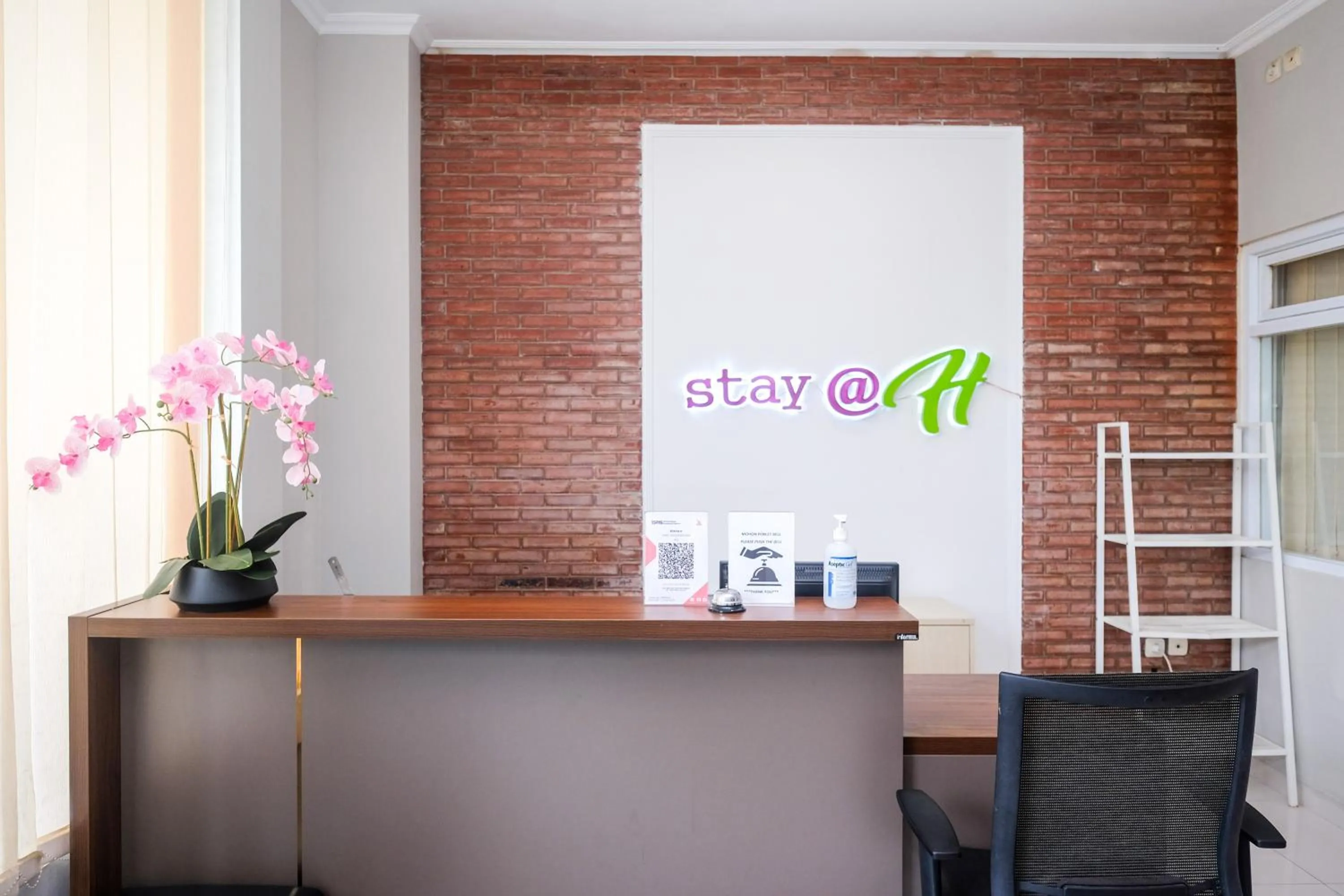 Lobby or reception in Urbanview Stay at H jakal by RedDoorz