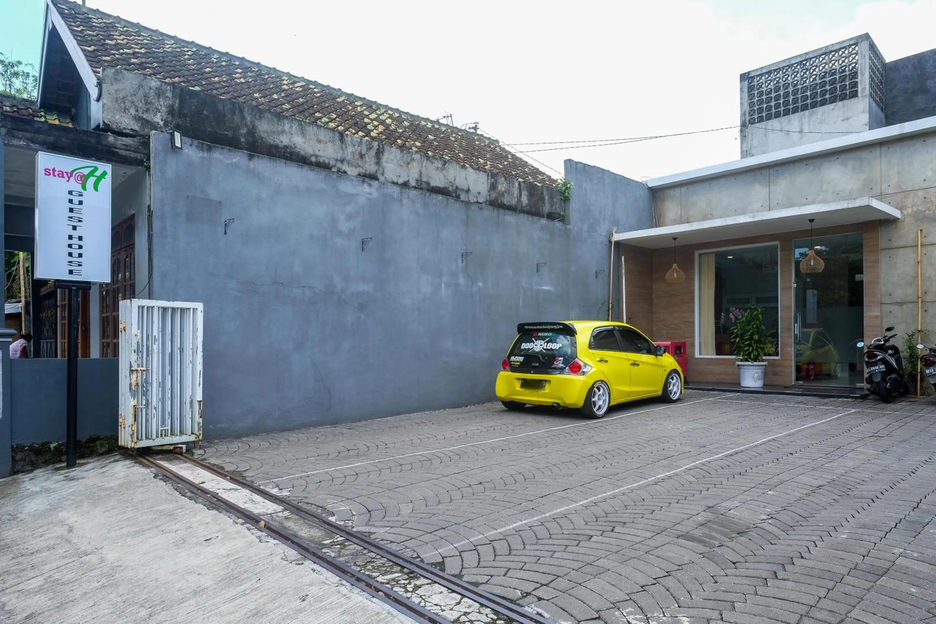 Property building in Urbanview Stay at H jakal by RedDoorz