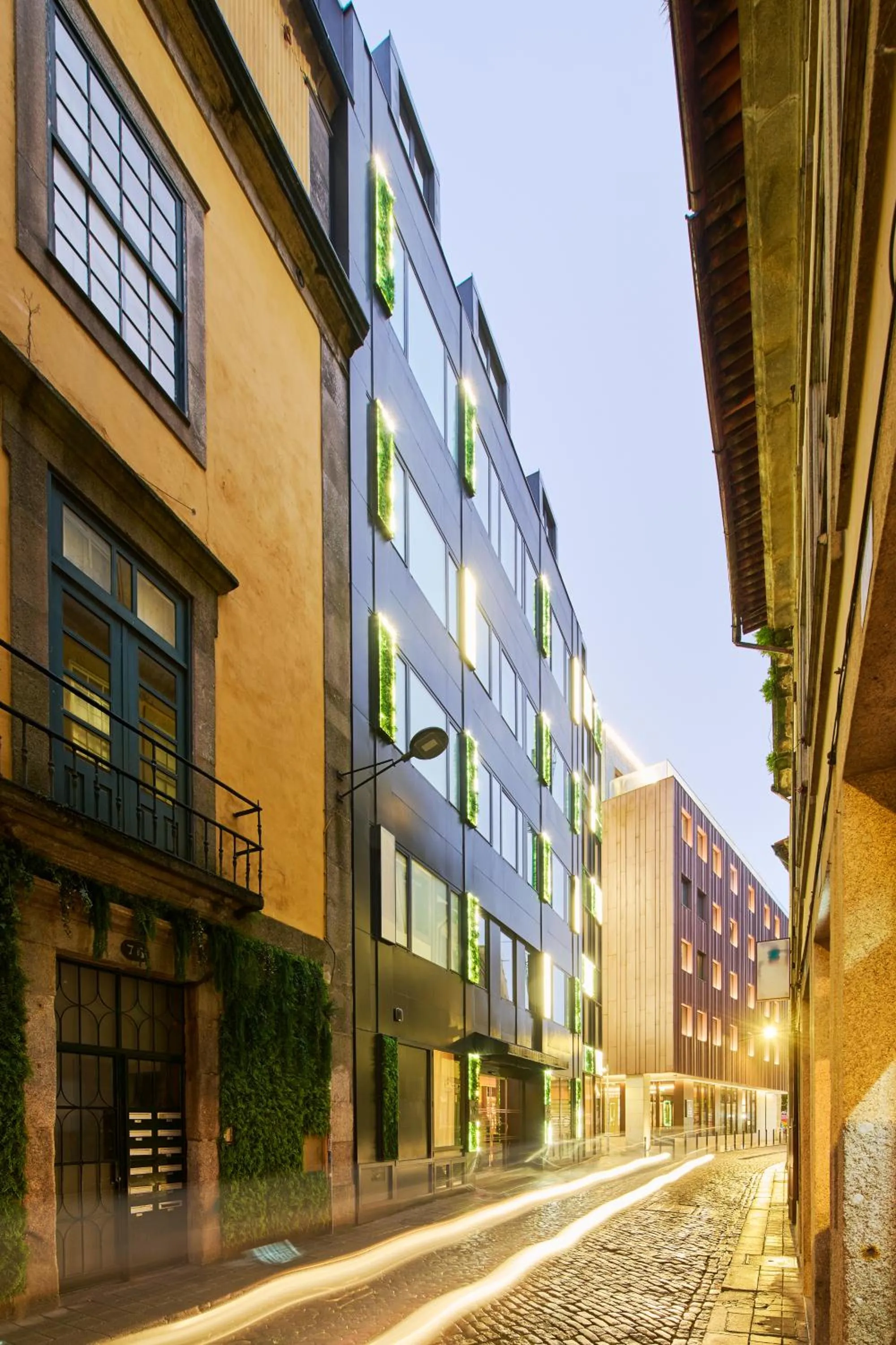 Facade/entrance in Hotel Moon & Sun Porto