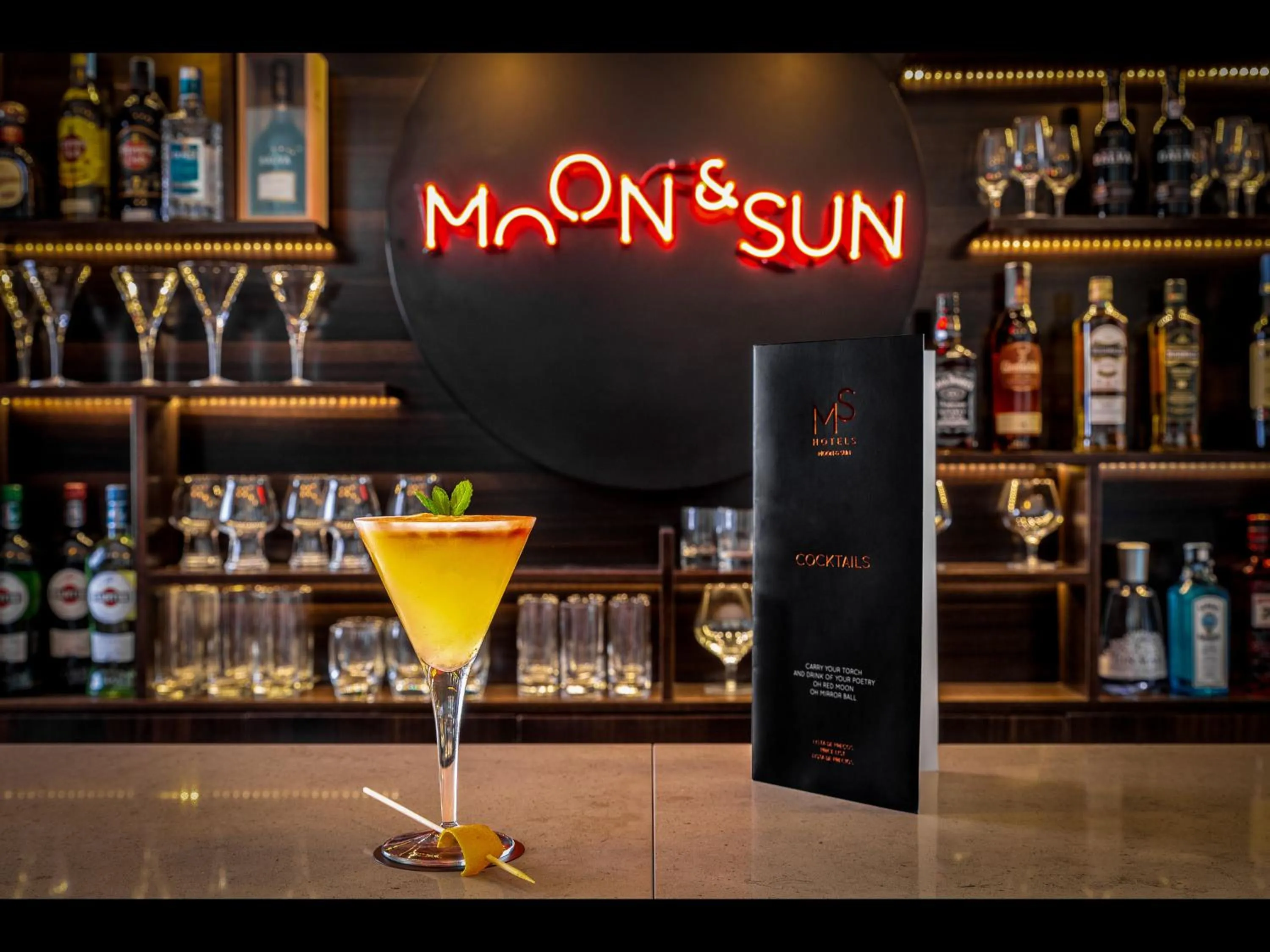 Restaurant/places to eat in Hotel Moon & Sun Porto