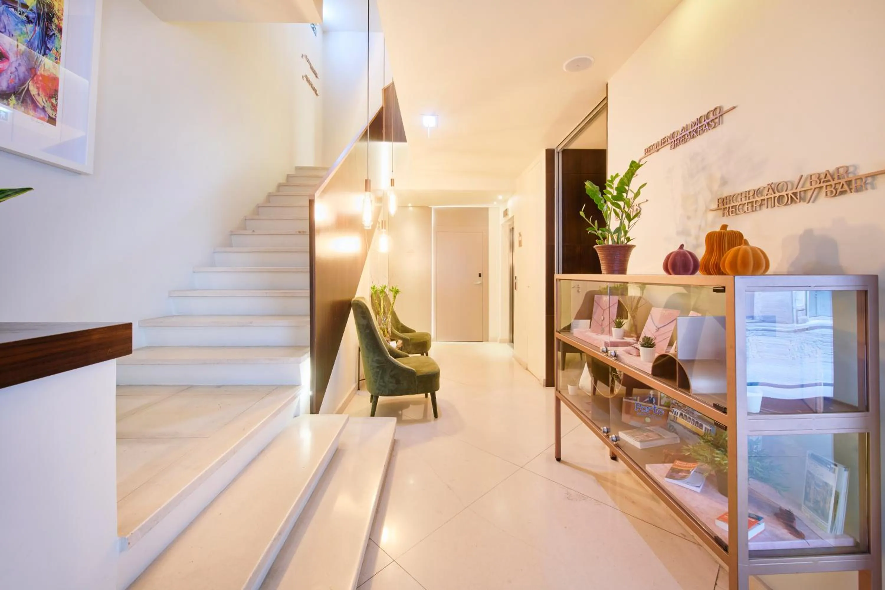 Lobby or reception in Hotel Moon & Sun Porto