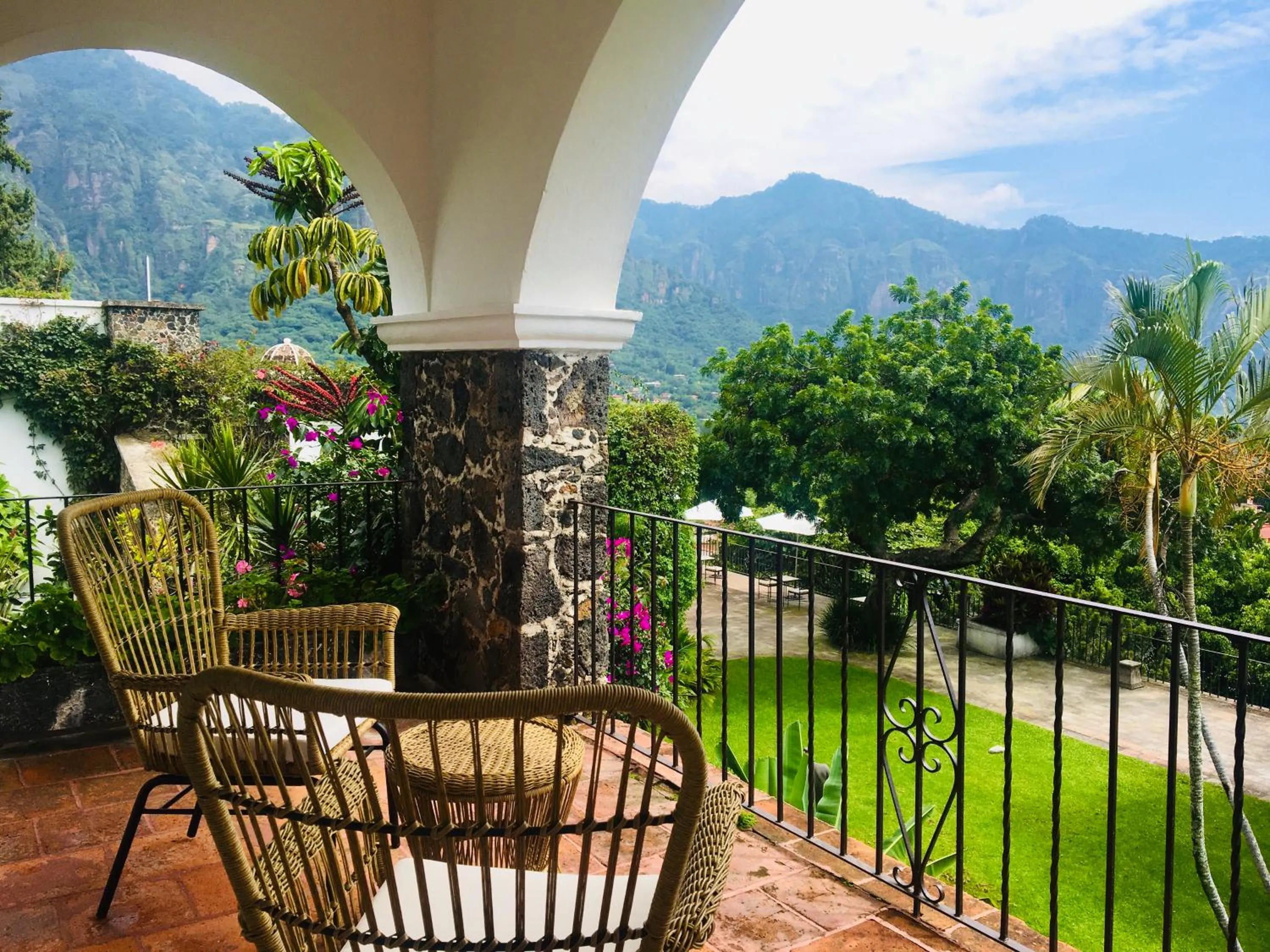 Garden view in Posada del Tepozteco - Hotel & Gallery