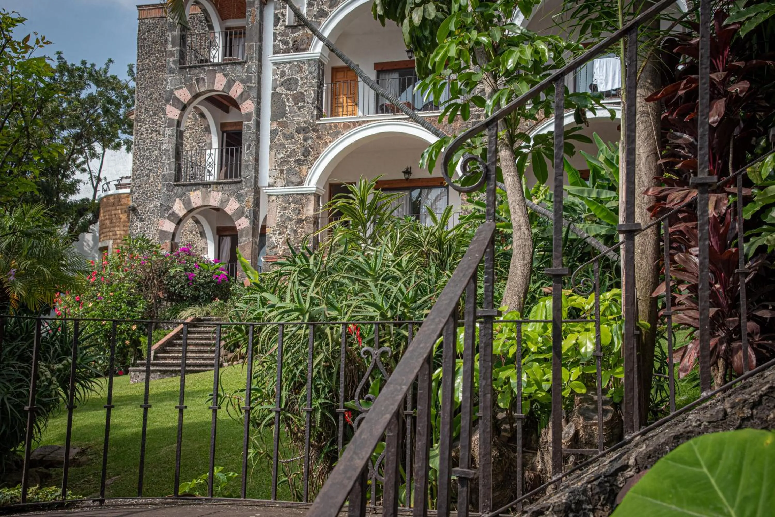 Garden in Posada del Tepozteco - Hotel & Gallery