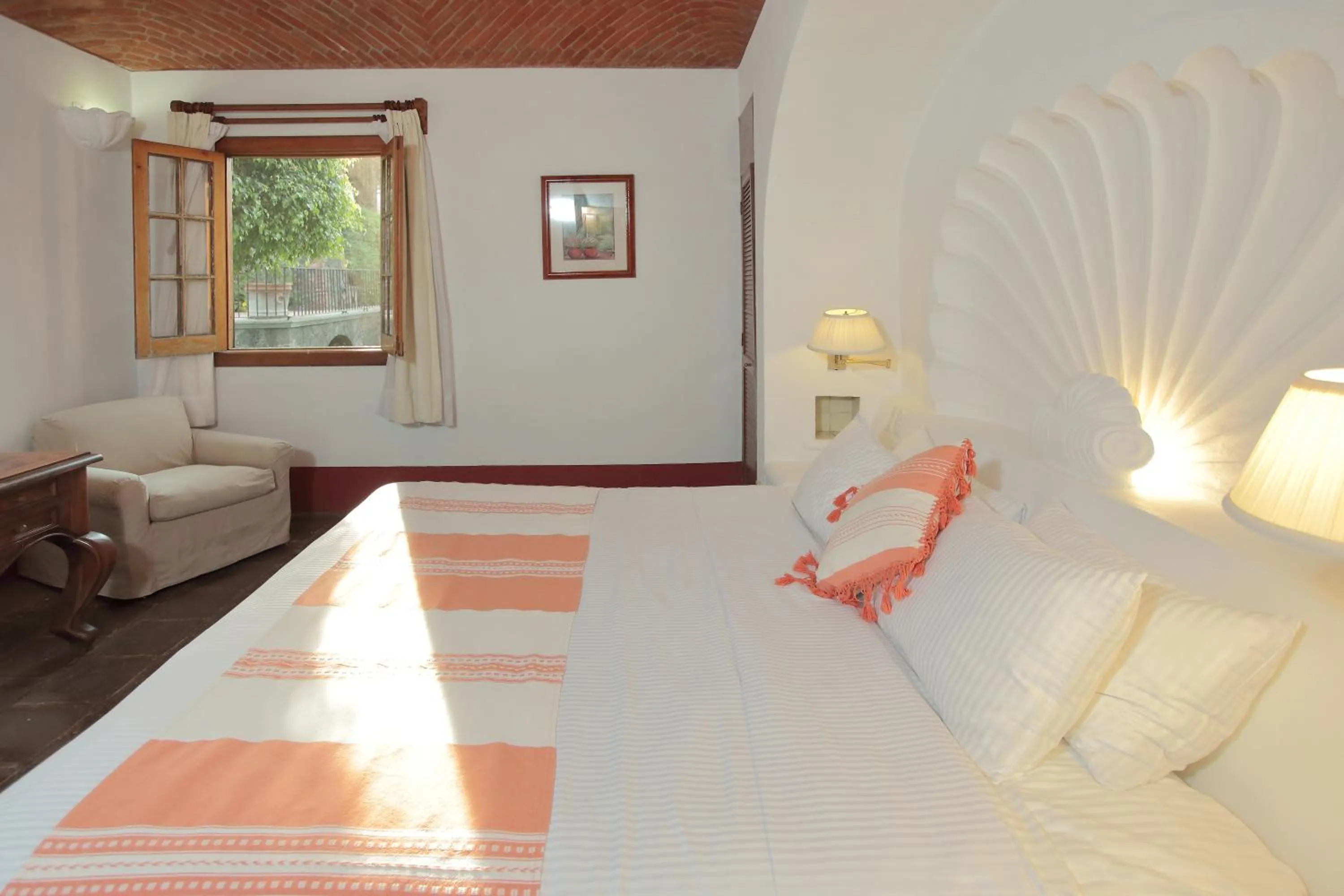 Bed in Posada del Tepozteco - Hotel & Gallery