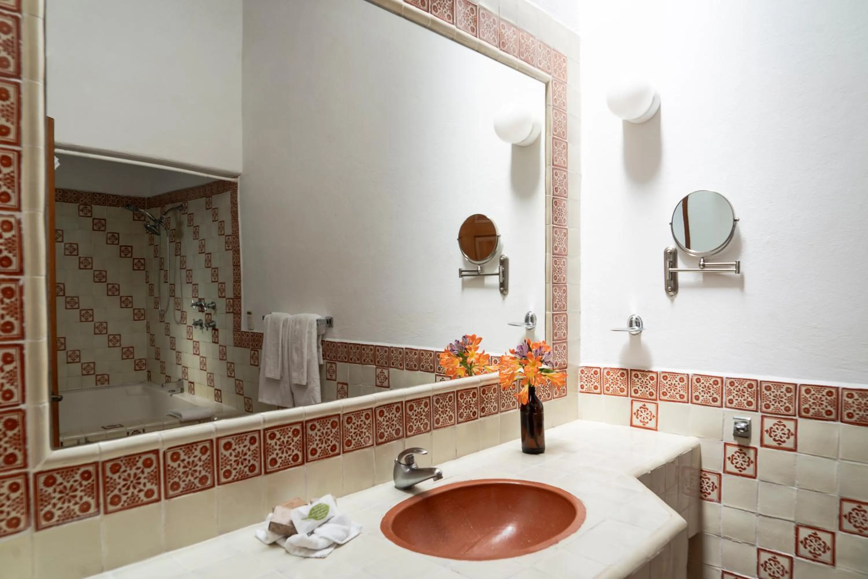 Bathroom in Posada del Tepozteco - Hotel & Gallery