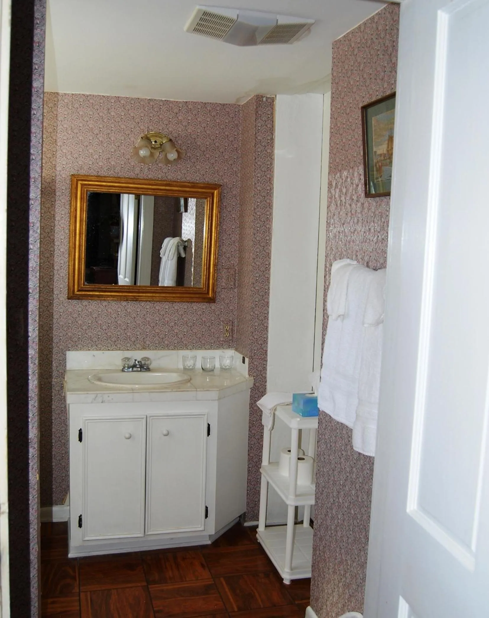 Bathroom in Glenfield Plantation Historic Antebellum Bed and Breakfast