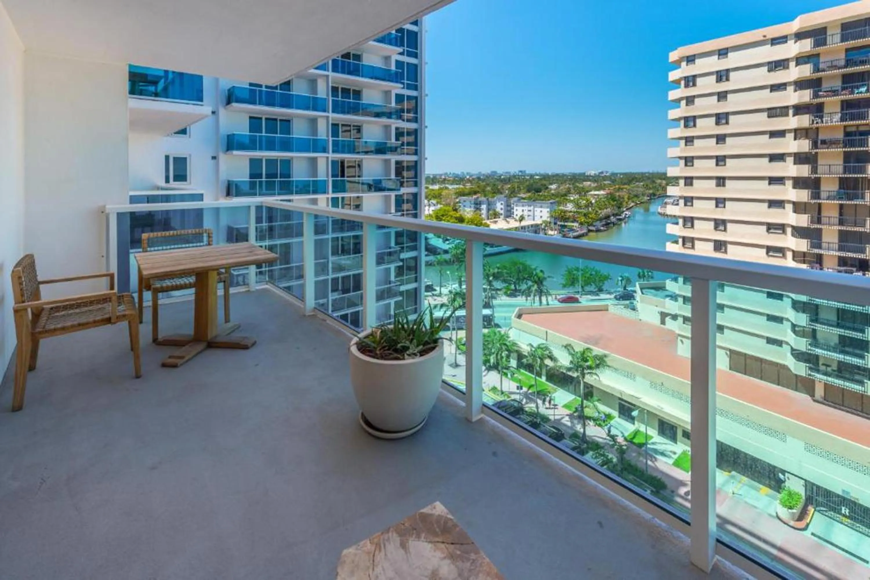 Balcony/Terrace in 1 Hotel & Homes Miami Beach Oceanfront Residence Suites By Joe Semary