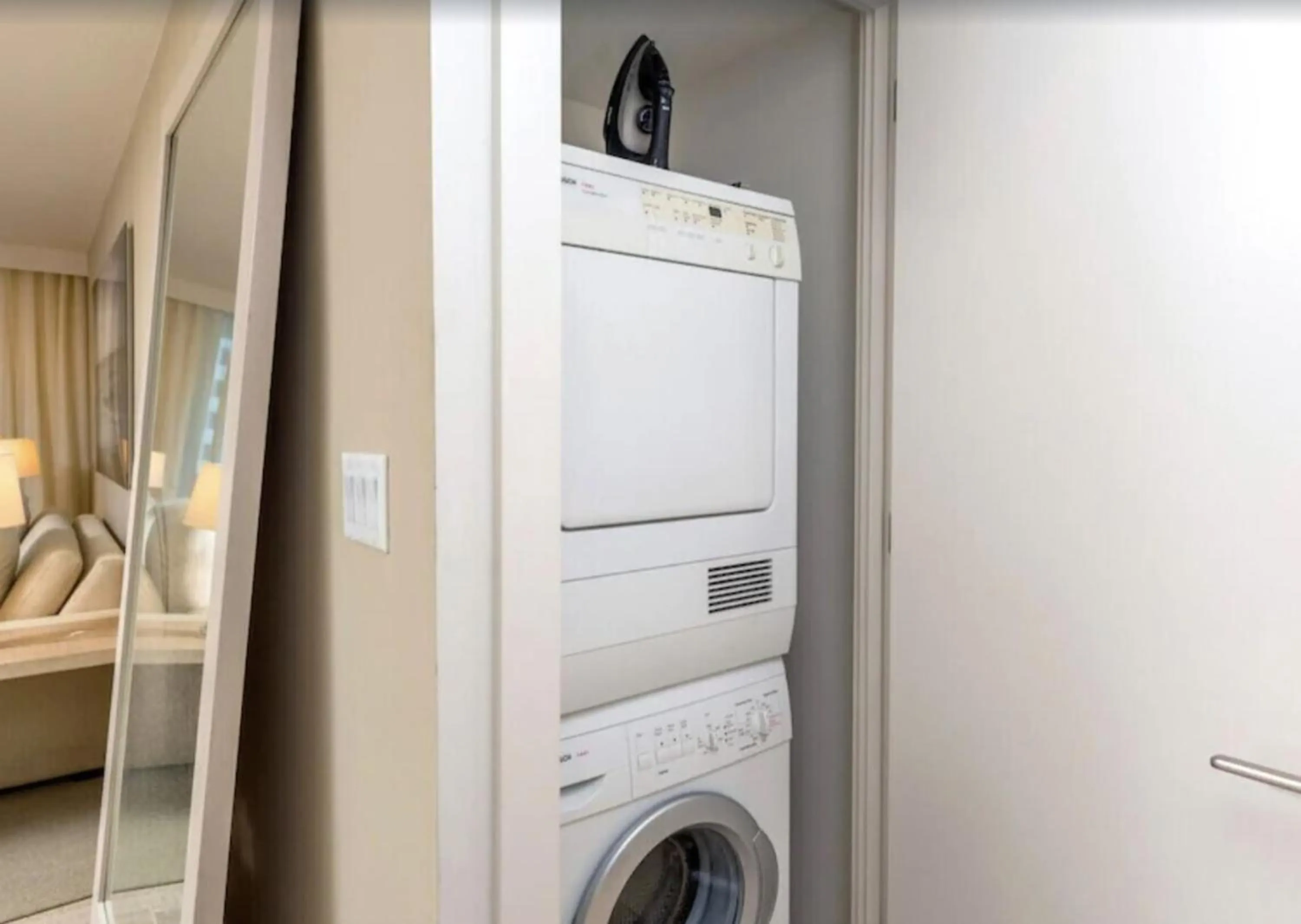 washing machine in 1 Hotel & Homes Miami Beach Oceanfront Residence Suites By Joe Semary