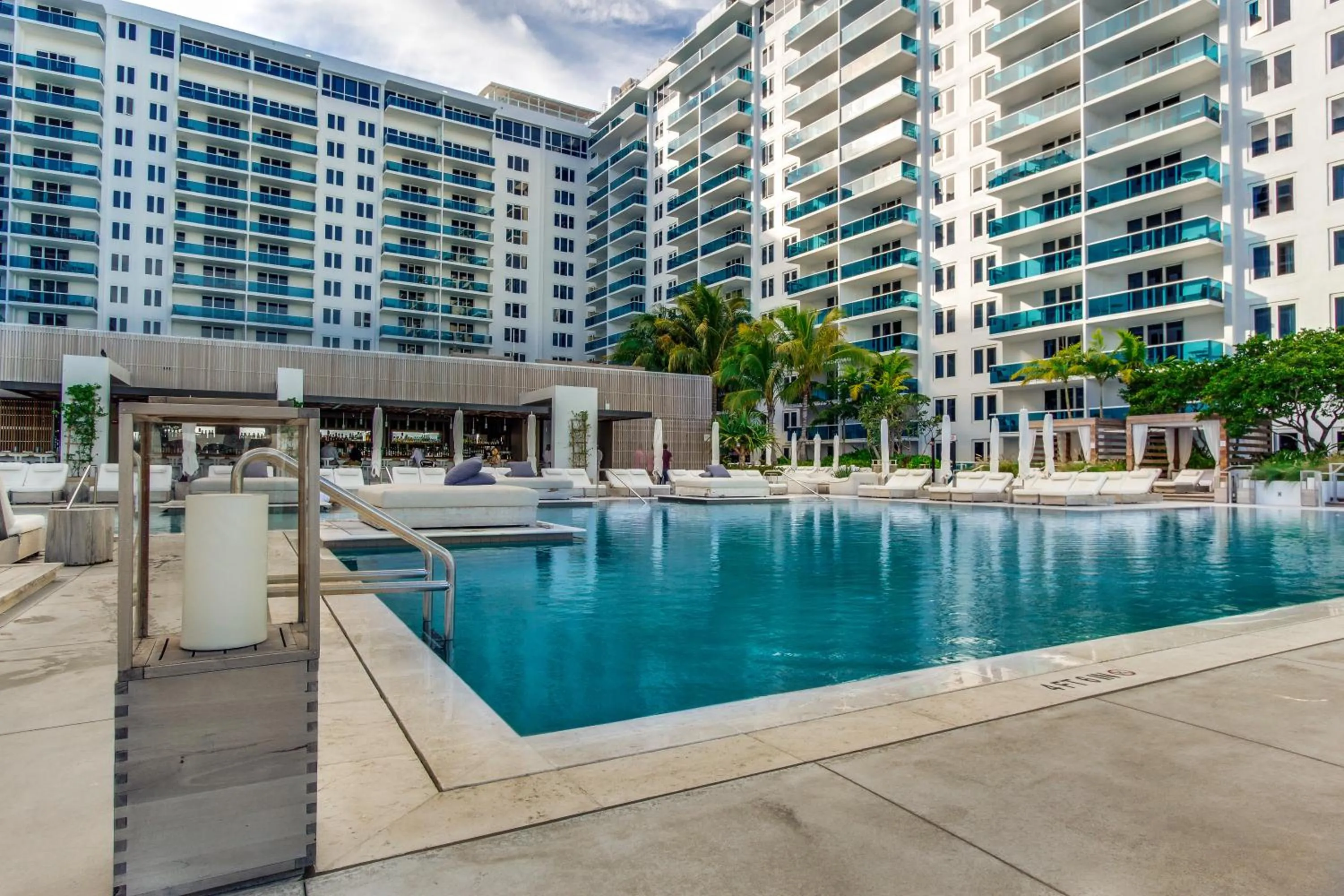 Property building in 1 Hotel & Homes Miami Beach Oceanfront Residence Suites By Joe Semary