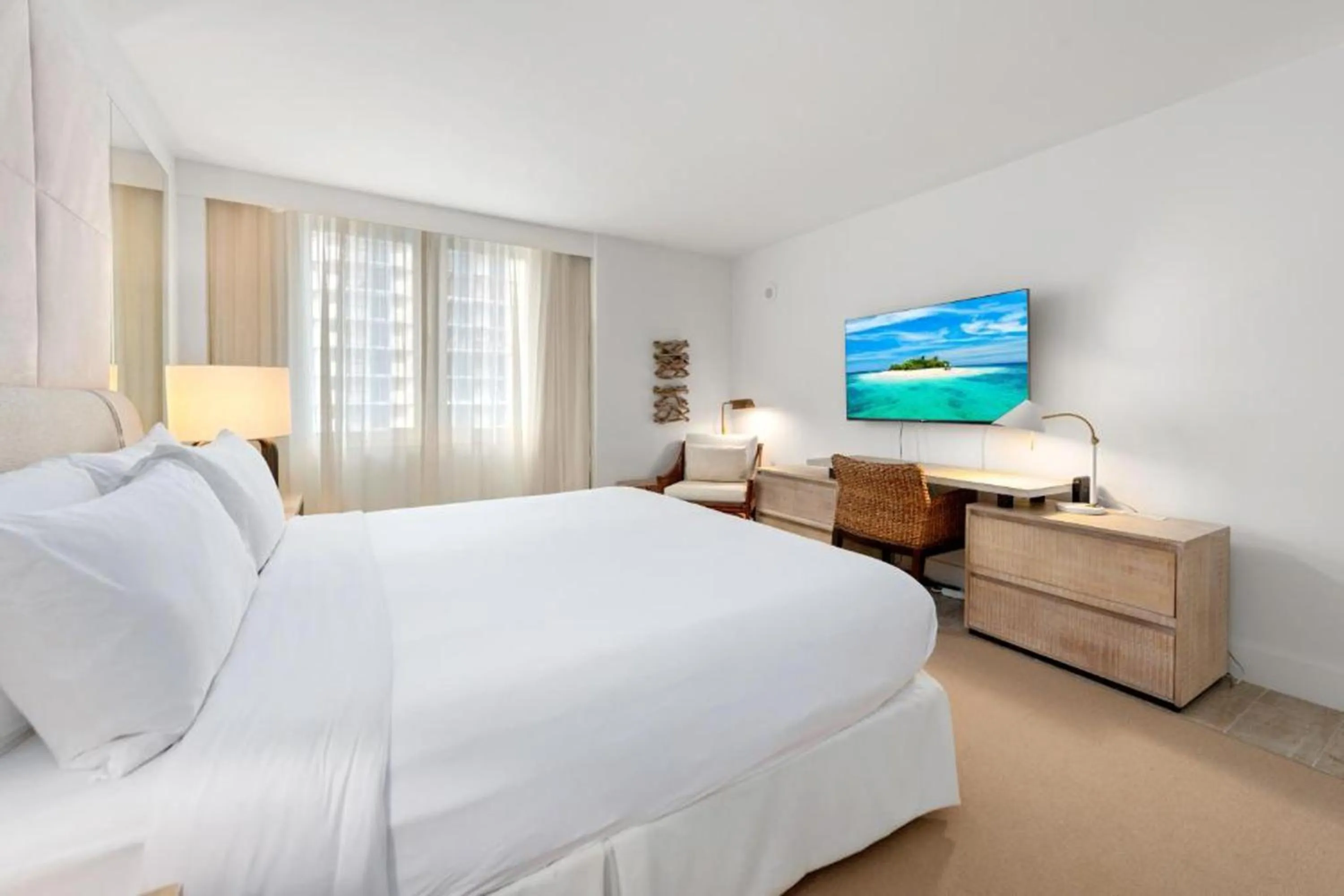 Bed in 1 Hotel & Homes Miami Beach Oceanfront Residence Suites By Joe Semary