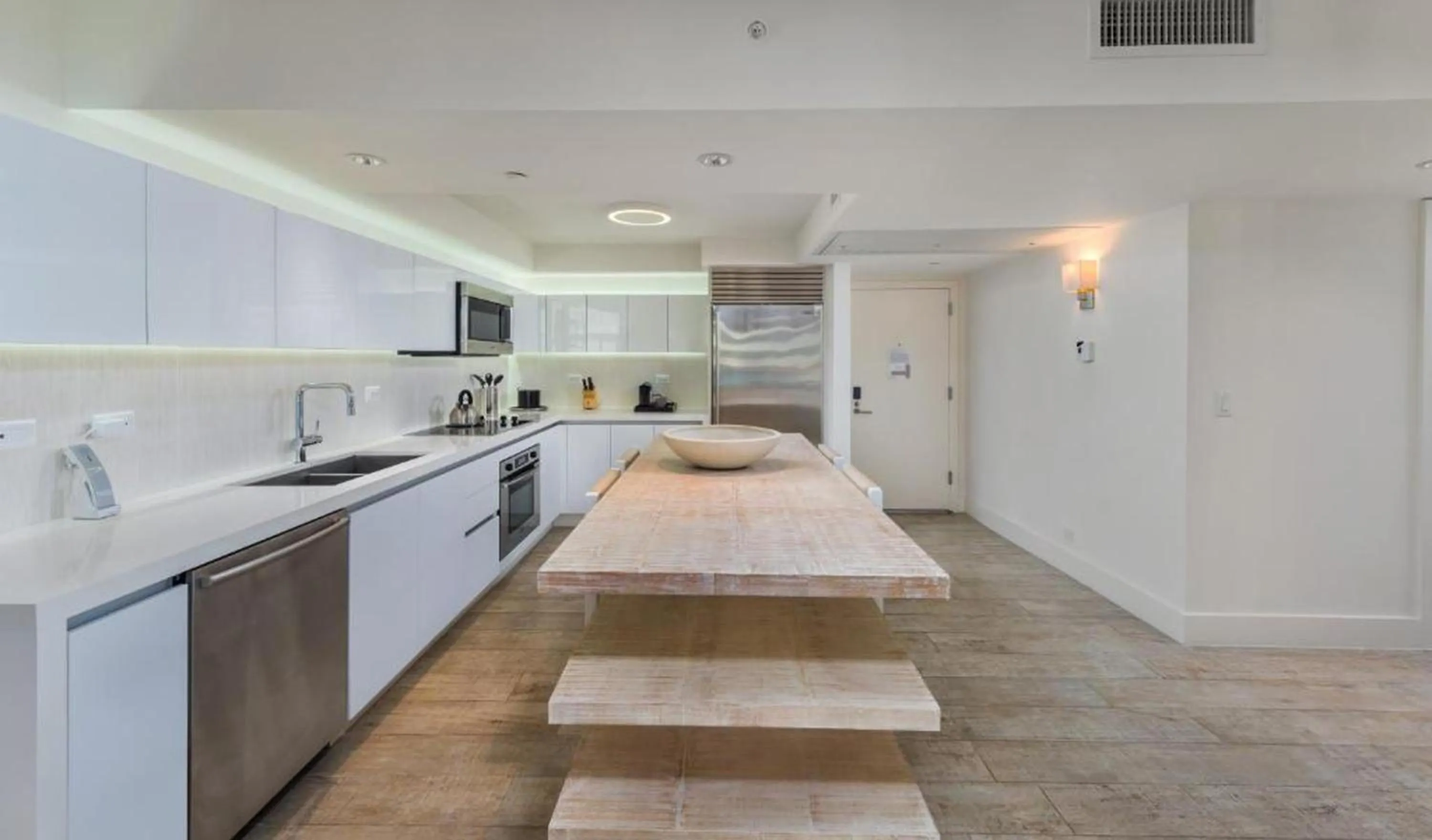 Kitchen or kitchenette in 1 Hotel & Homes Miami Beach Oceanfront Residence Suites By Joe Semary