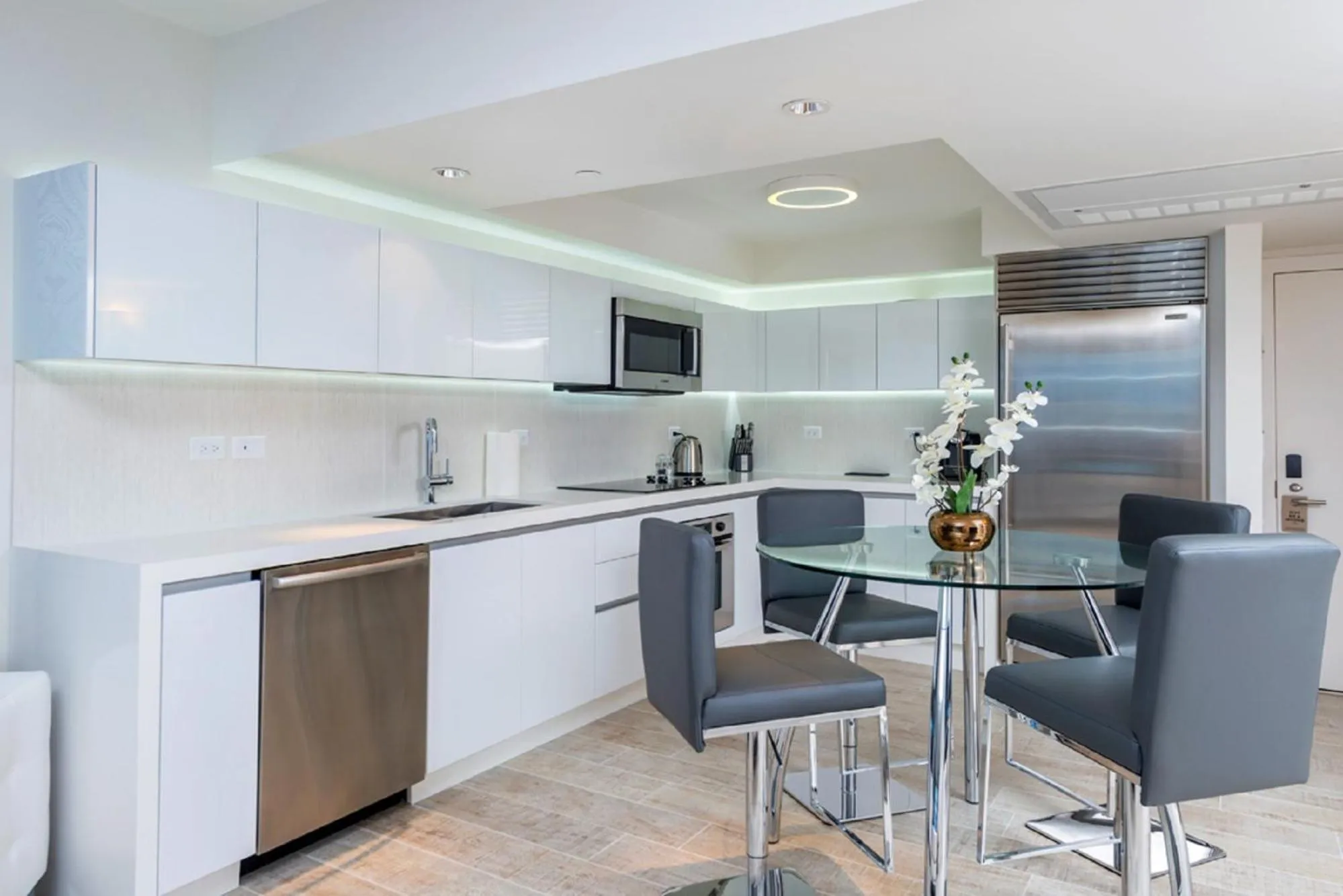 Kitchen or kitchenette in 1 Hotel & Homes Miami Beach Oceanfront Residence Suites By Joe Semary