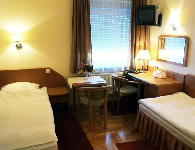 Standard Twin Room in Hotel Bielany Standard Twin Room in Hotel Bielany