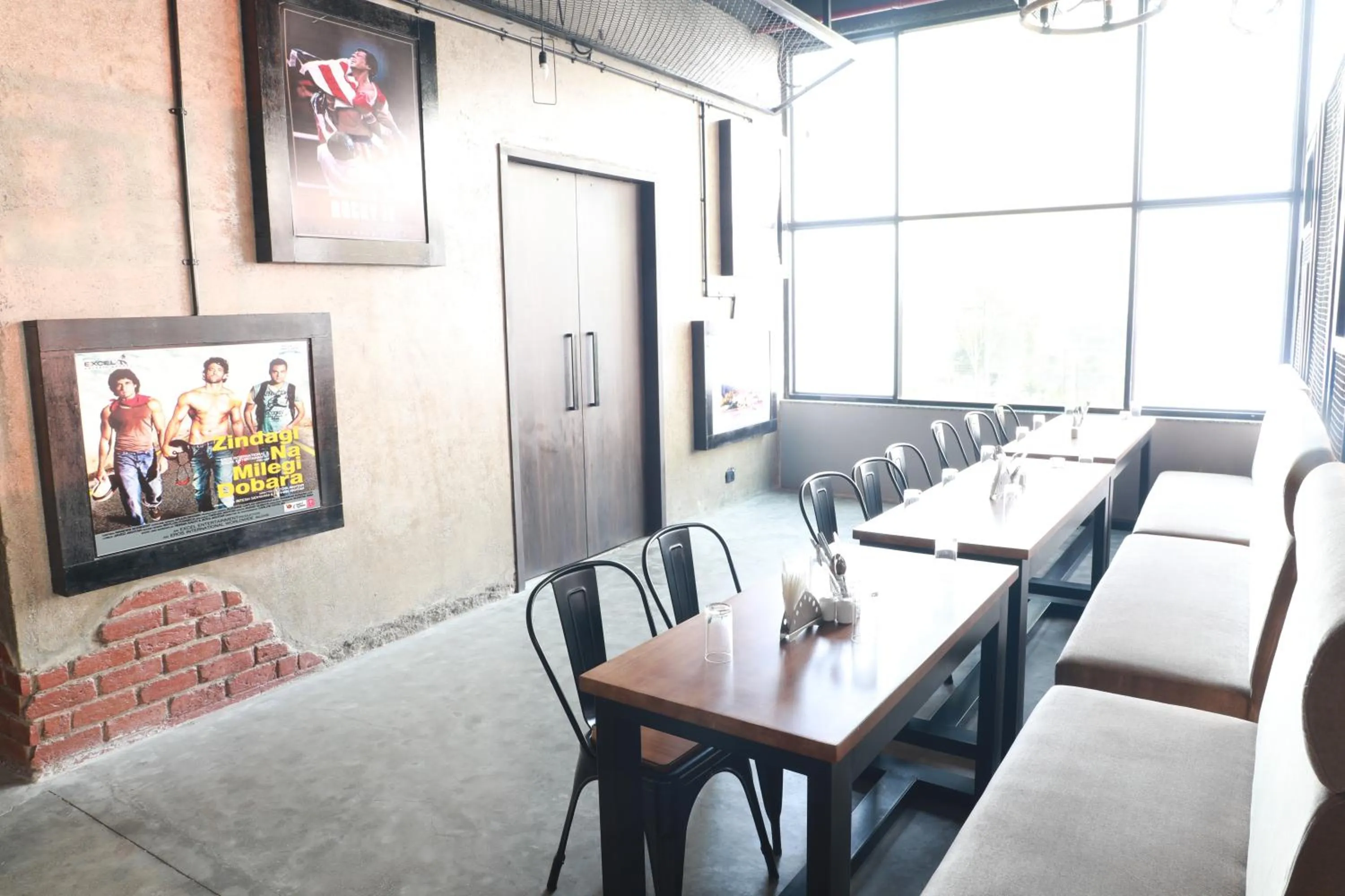 Restaurant/places to eat in The Vern at BLVD