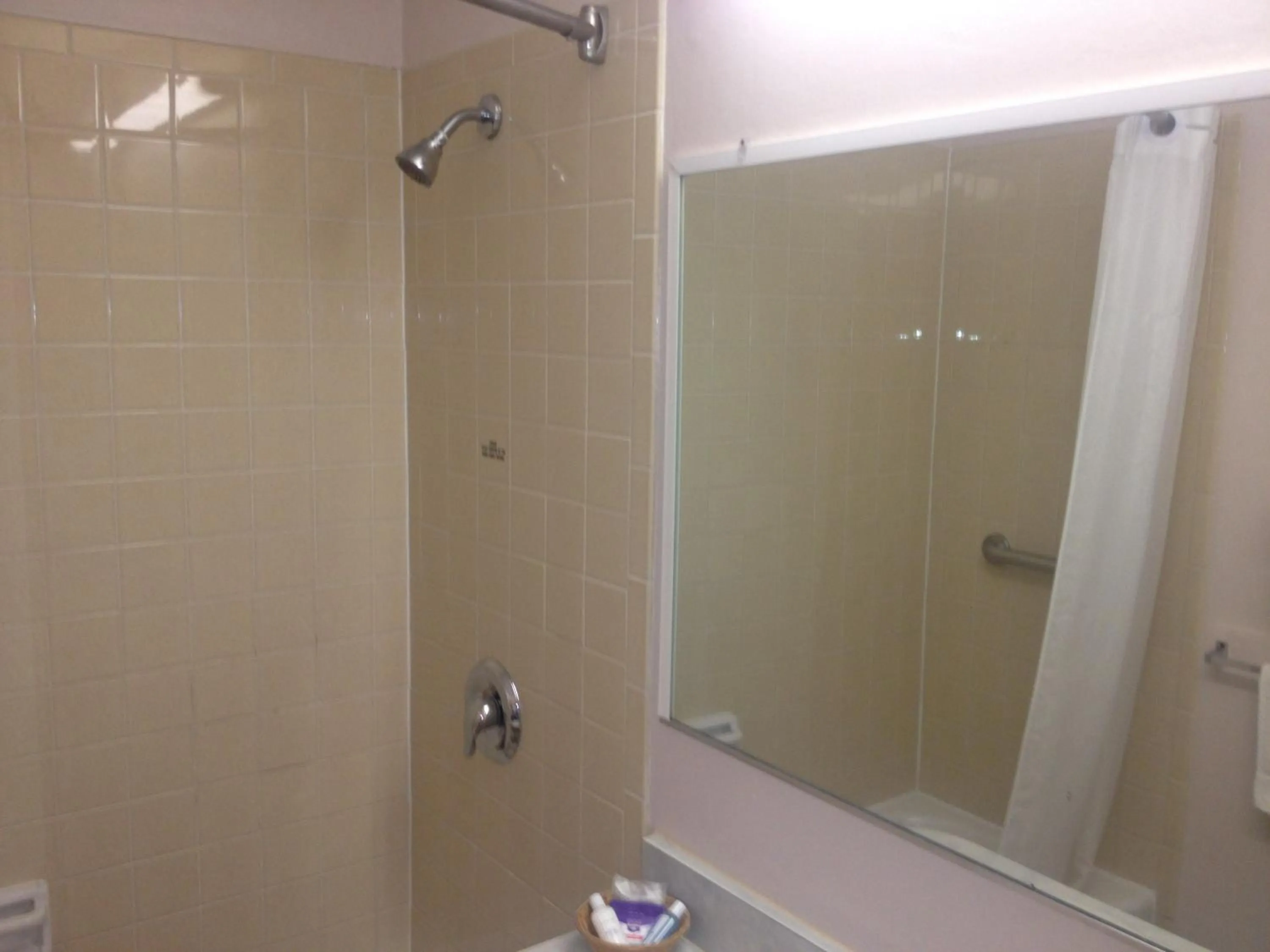 Bathroom in Richmond Inn and Suites