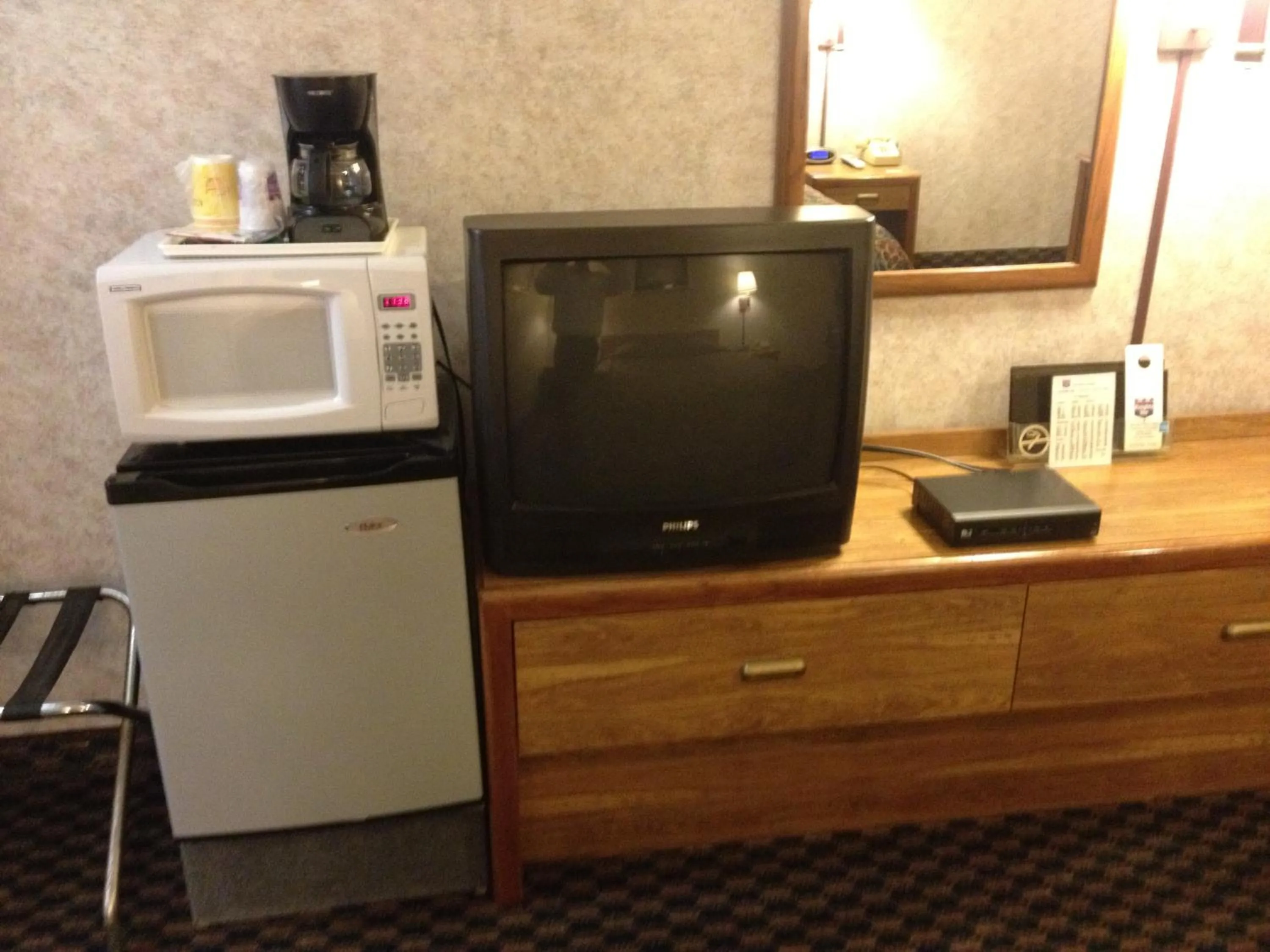 TV and multimedia in Richmond Inn and Suites