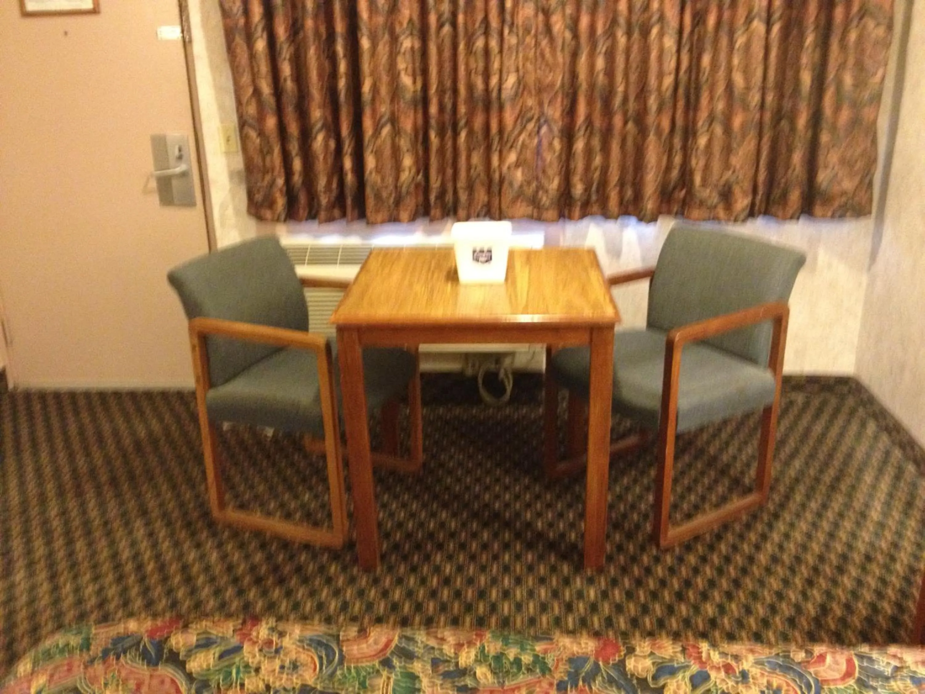 Seating area in Richmond Inn and Suites
