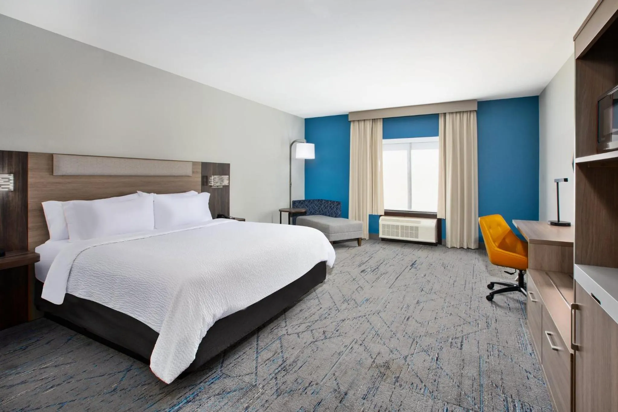 Photo of the whole room, Bed in Holiday Inn Express Hotel and Suites Duncan by IHG