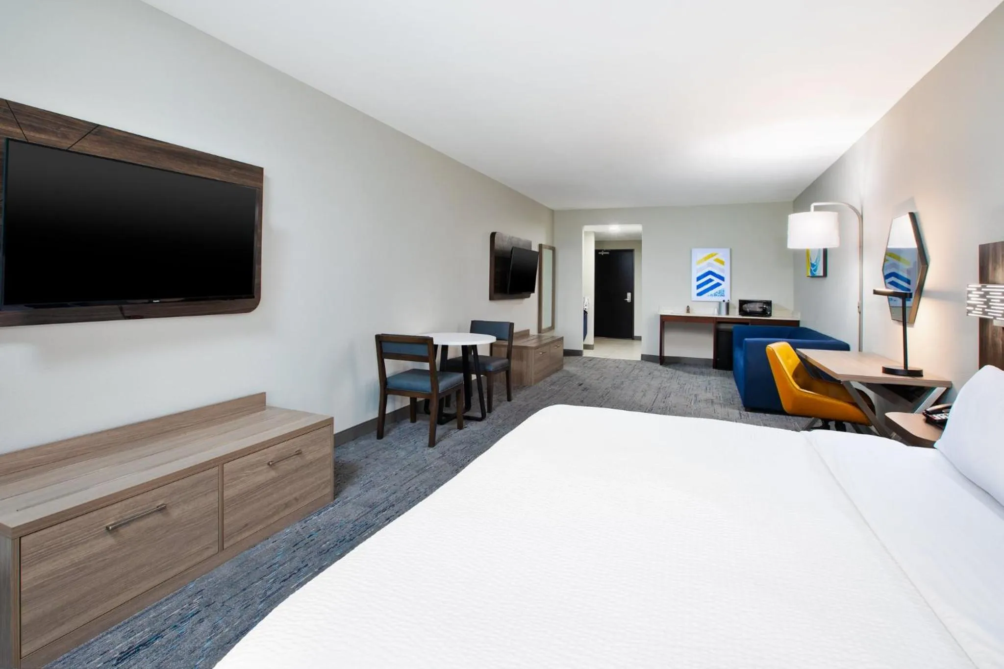 Photo of the whole room, Bed in Holiday Inn Express Hotel and Suites Duncan by IHG
