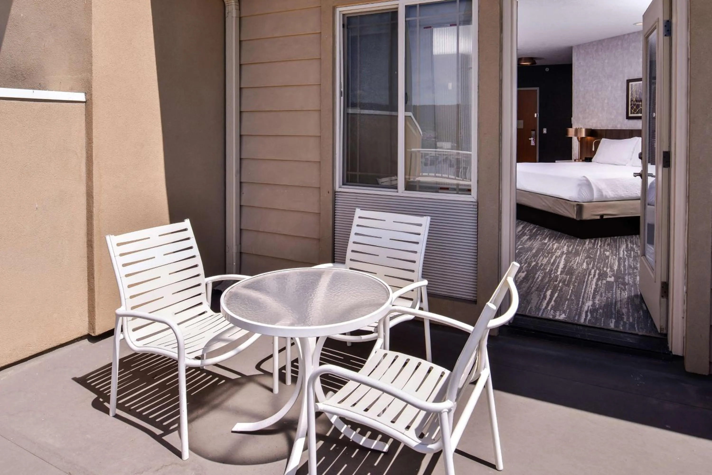 Living room, Bed in Hilton Garden Inn Bend