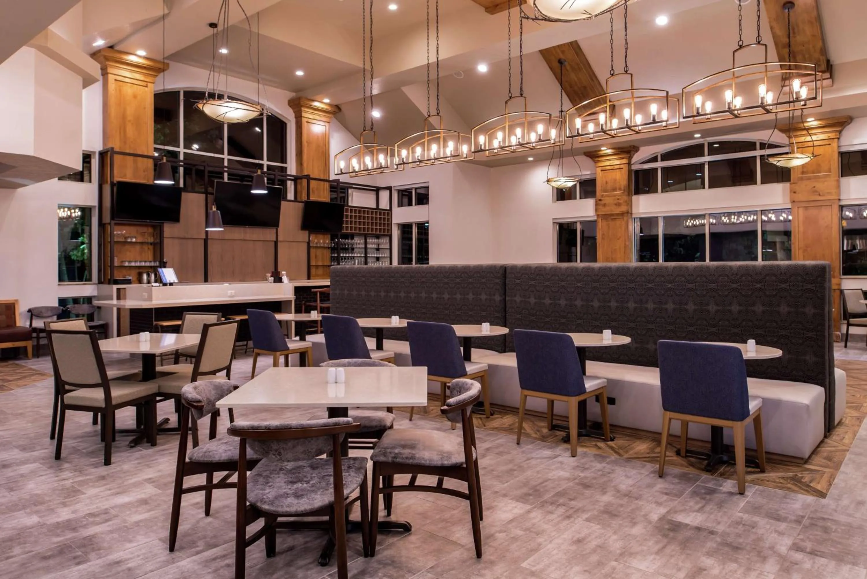 Lounge or bar in Hilton Garden Inn Bend