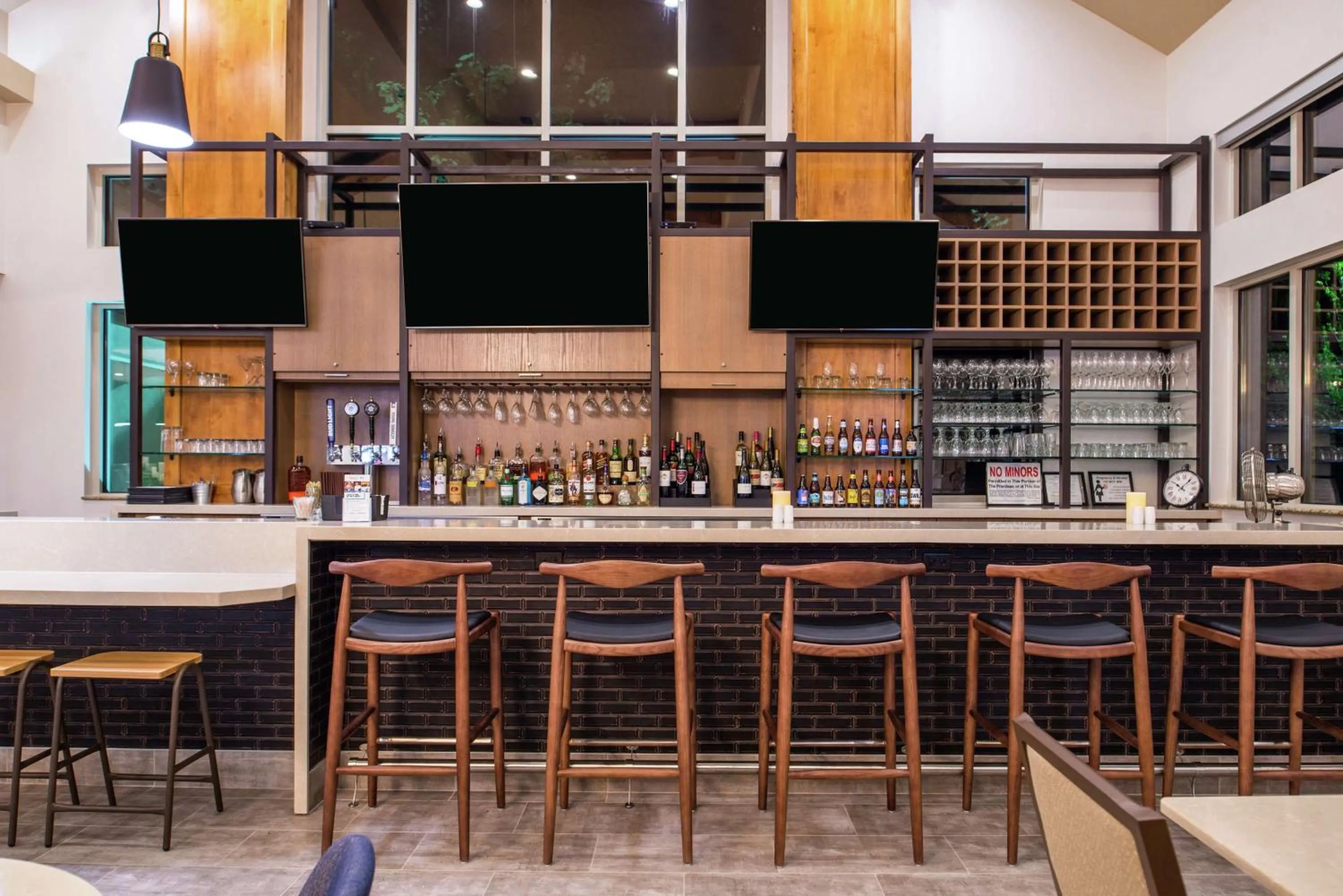 Lounge or bar in Hilton Garden Inn Bend