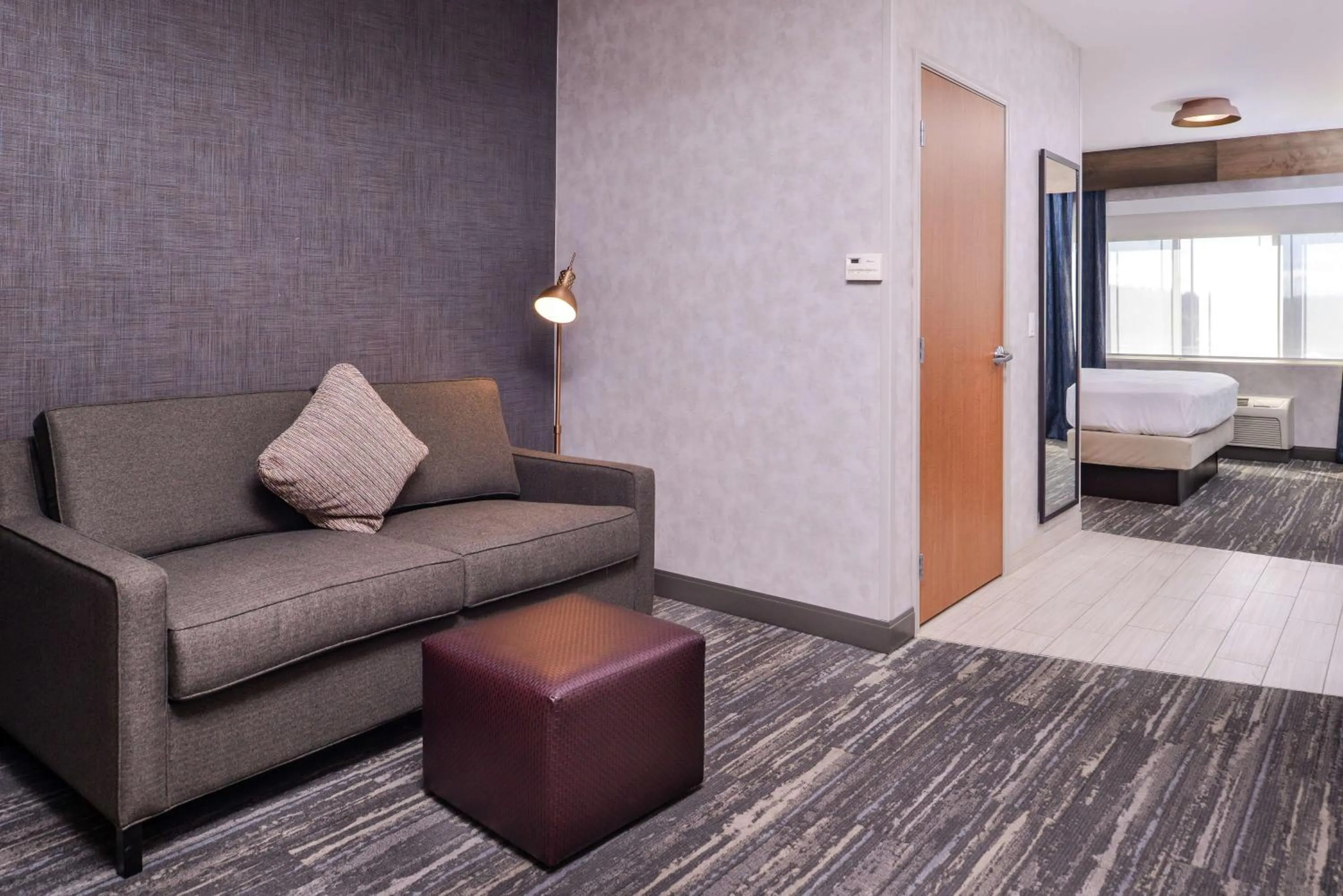 Living room, Bed in Hilton Garden Inn Bend