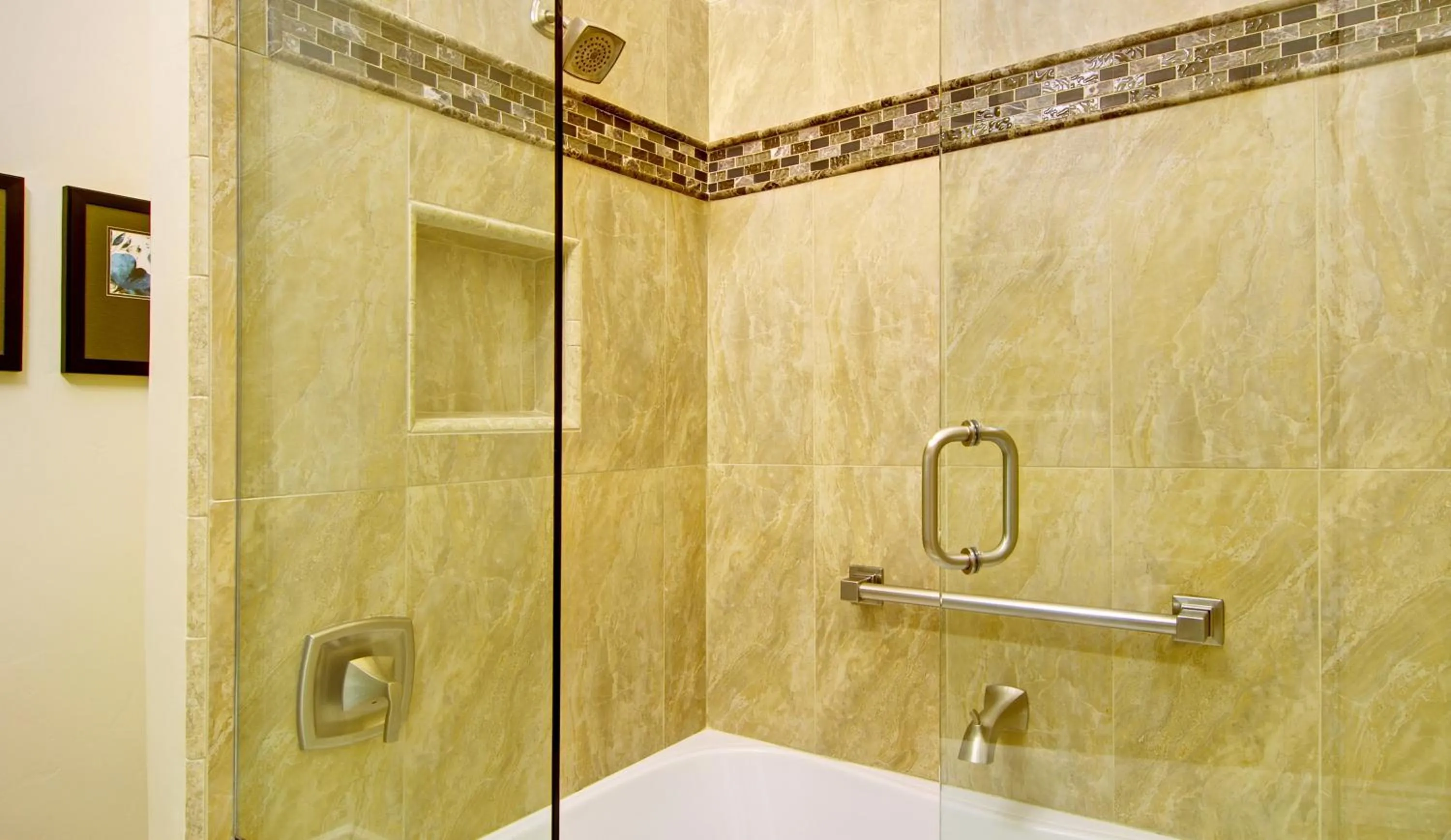 Bathroom in Carriage House Inn