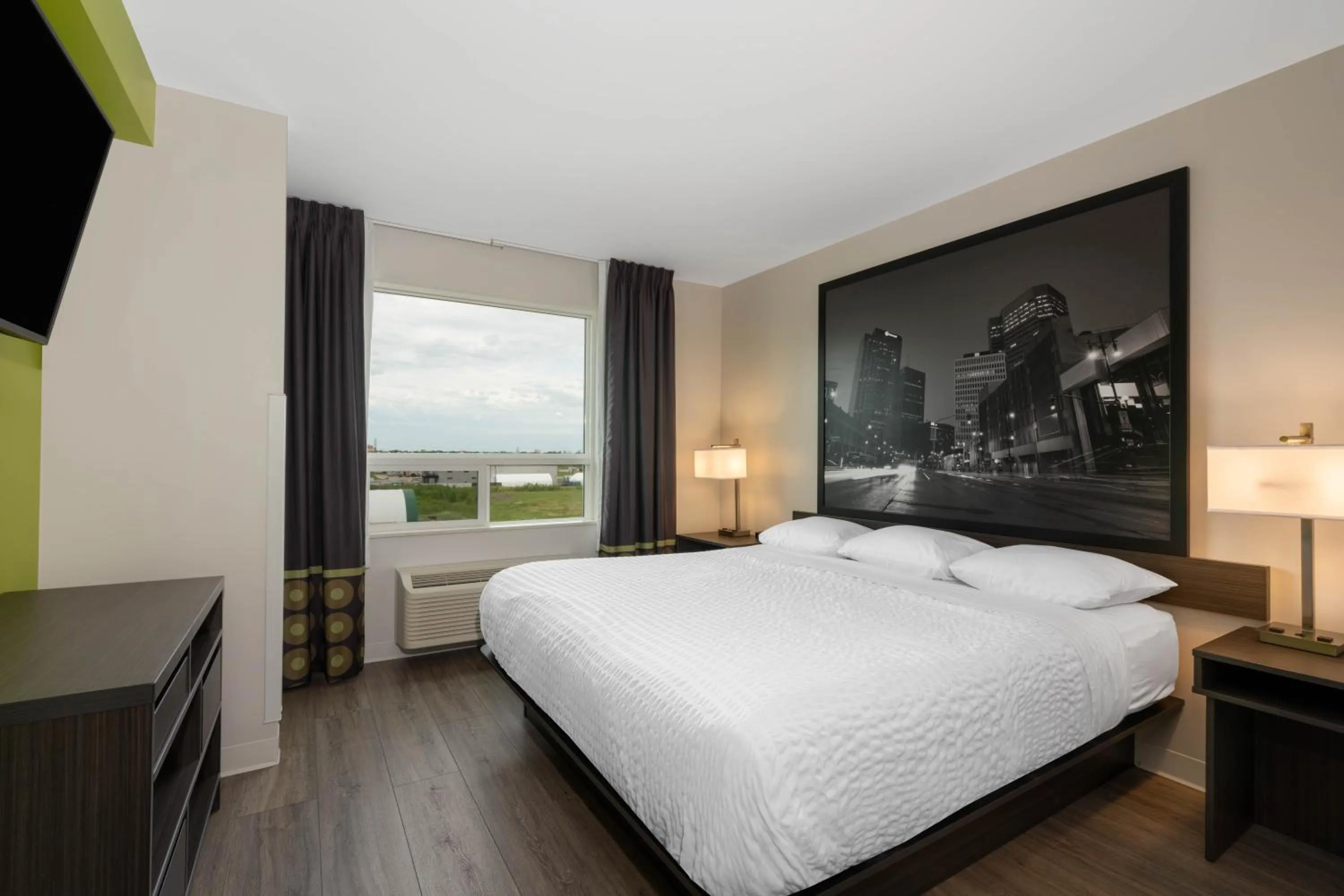 Photo of the whole room, Bed in Super 8 by Wyndham Winnipeg East MB