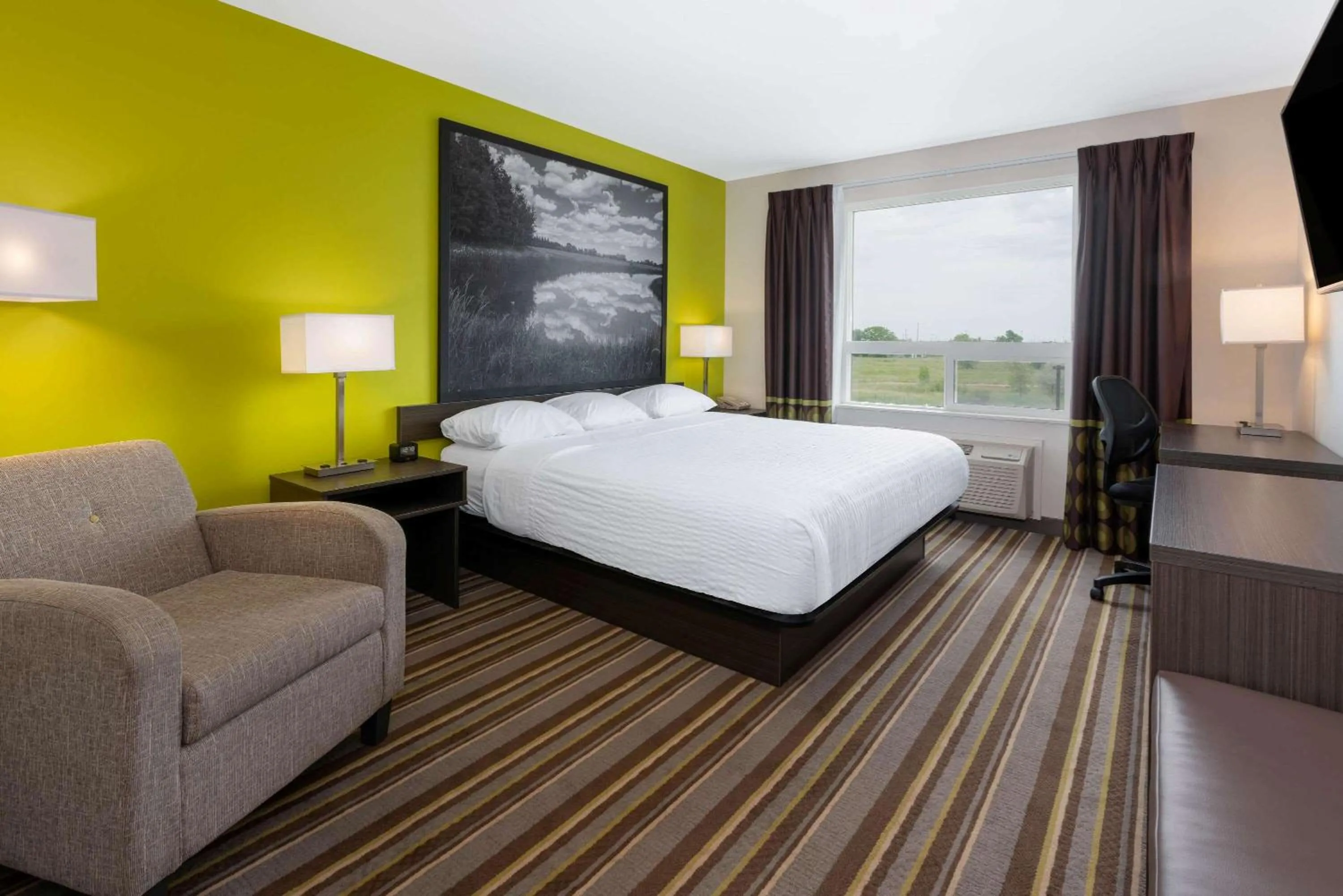 Photo of the whole room, Bed in Super 8 by Wyndham Winnipeg East MB