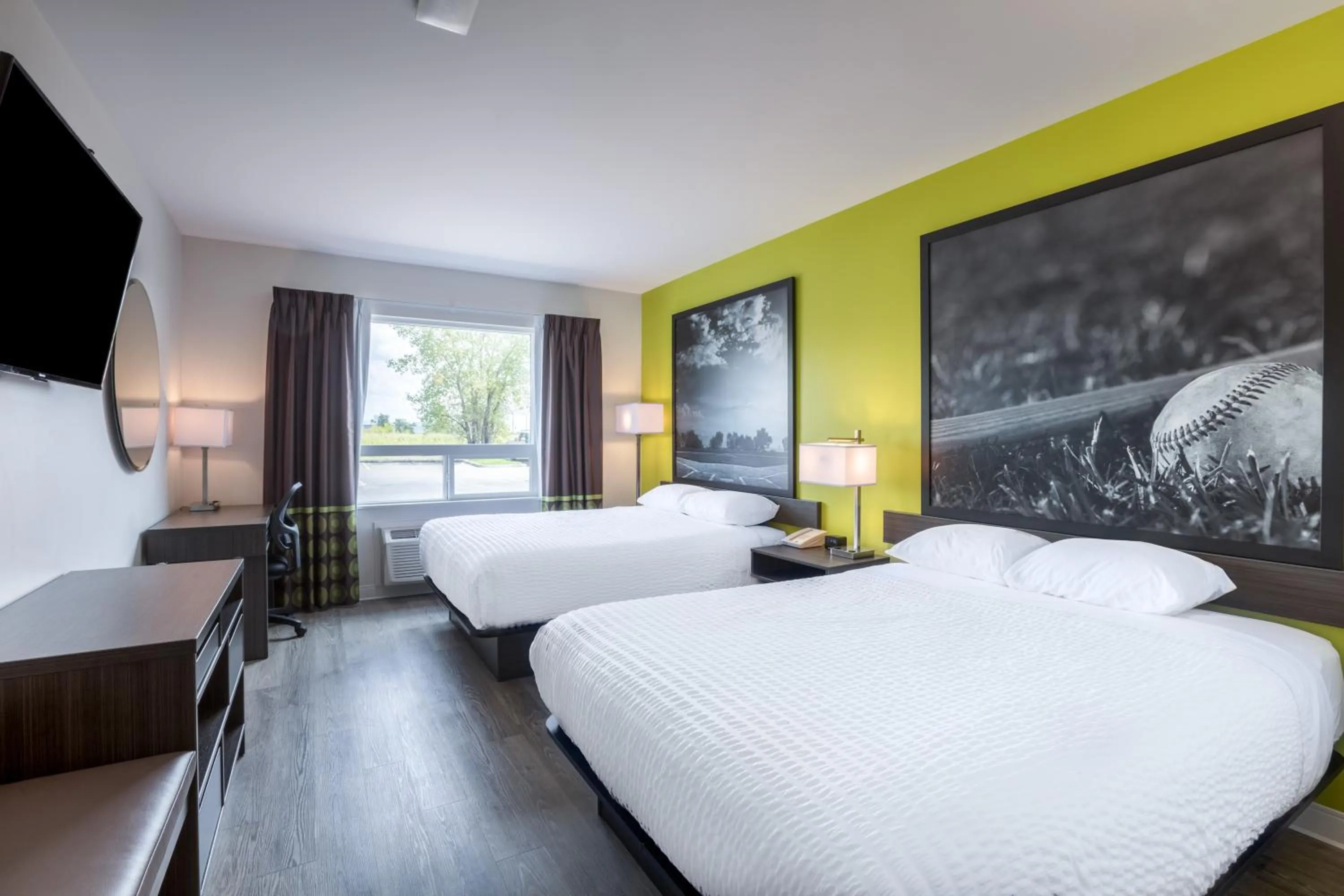 Photo of the whole room, Bed in Super 8 by Wyndham Winnipeg East MB