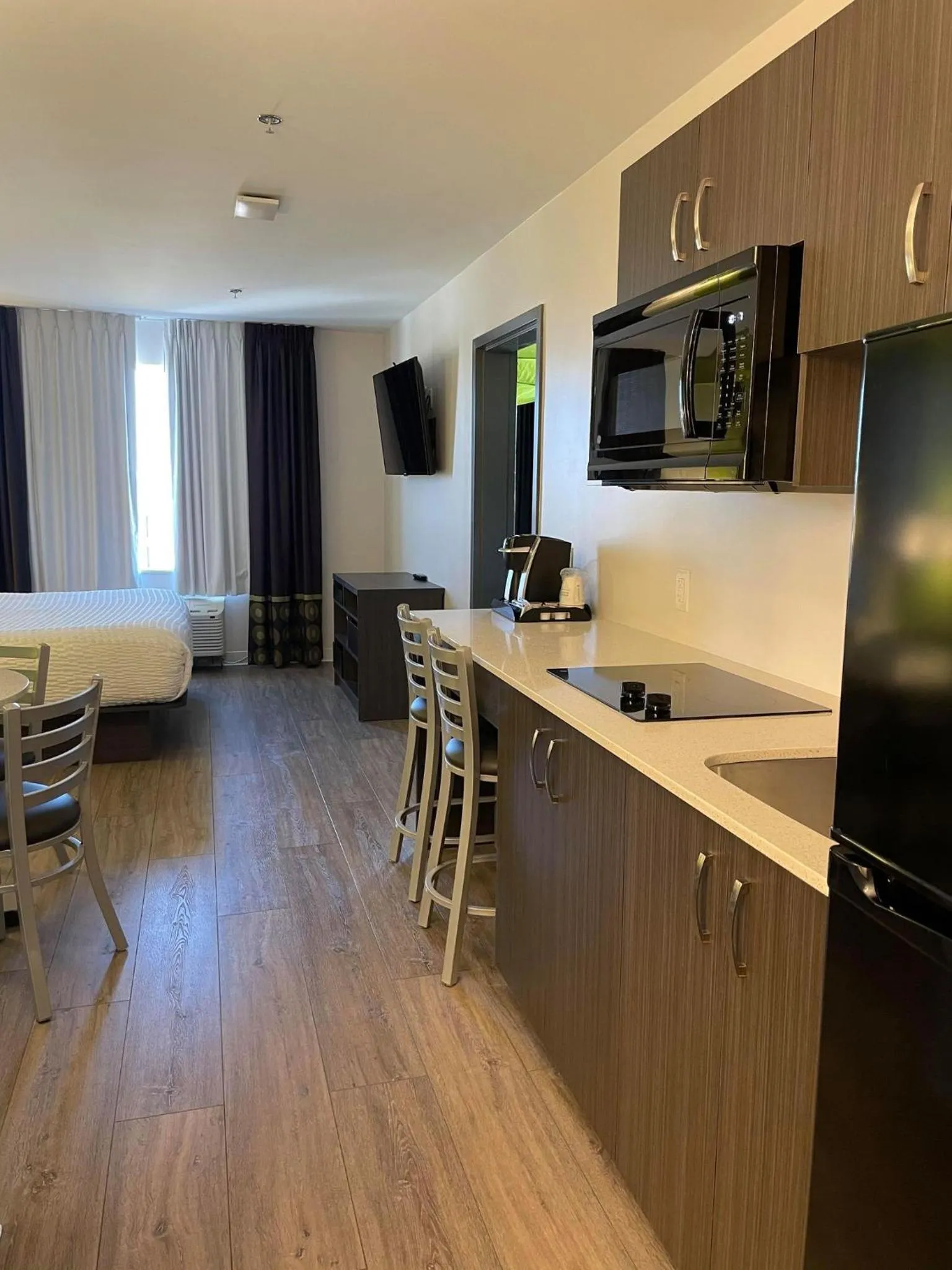Kitchen or kitchenette in Super 8 by Wyndham Winnipeg East MB