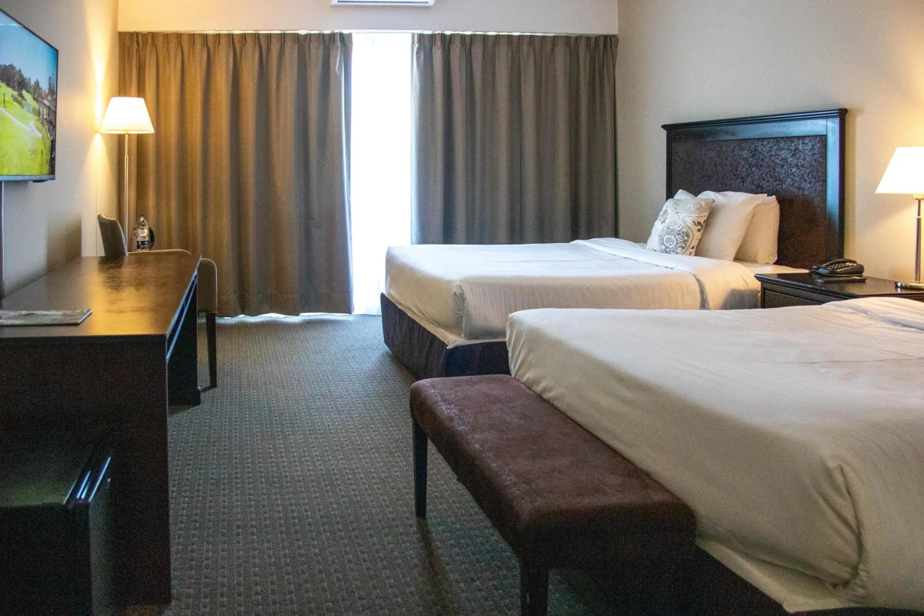 Bed in Howard Johnson Hotel & Convention Center Madariaga - Carilo