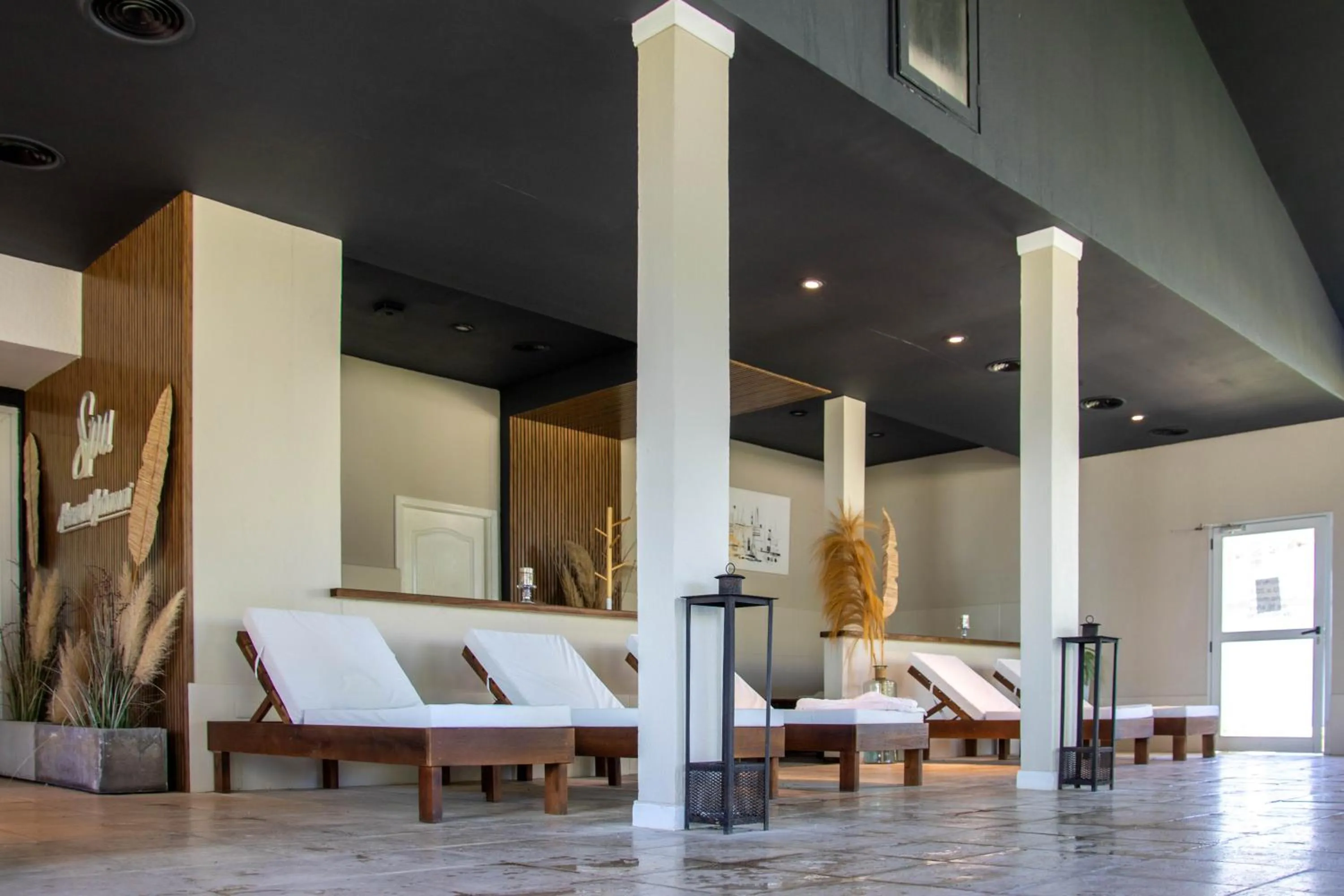 Spa and wellness centre/facilities in Howard Johnson Hotel & Convention Center Madariaga - Carilo
