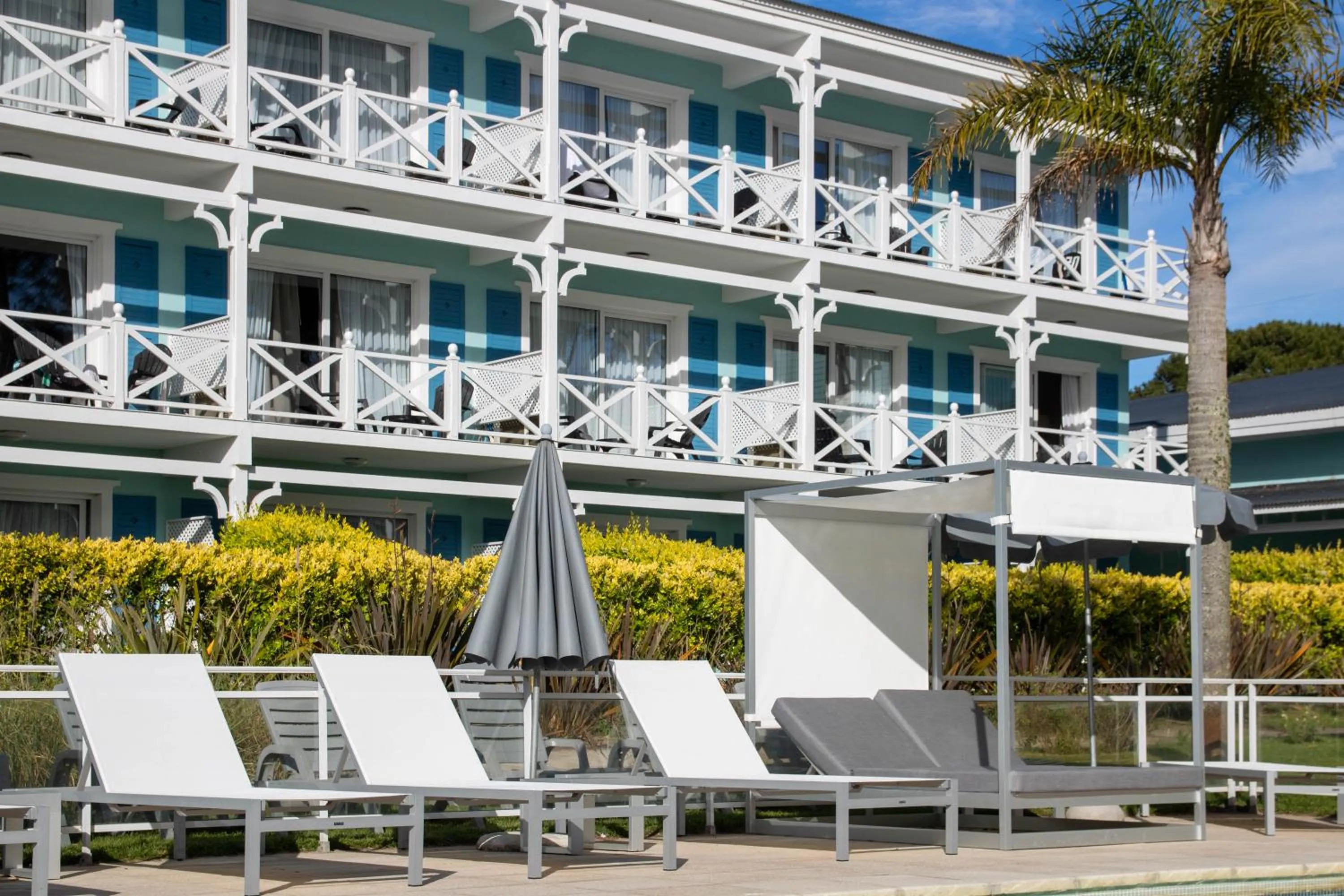 Patio in Howard Johnson Hotel & Convention Center Madariaga - Carilo