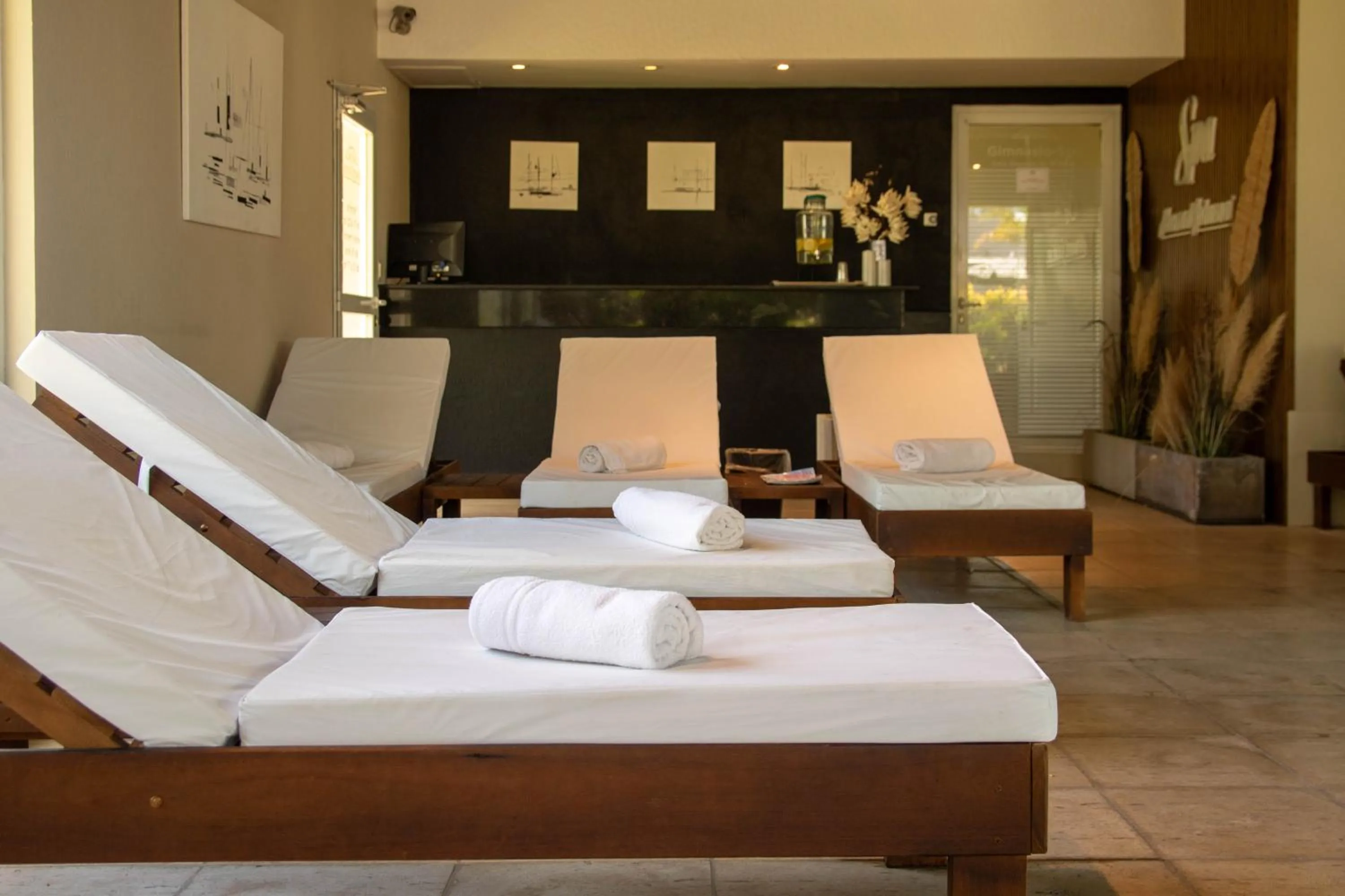 Spa and wellness centre/facilities in Howard Johnson Hotel & Convention Center Madariaga - Carilo