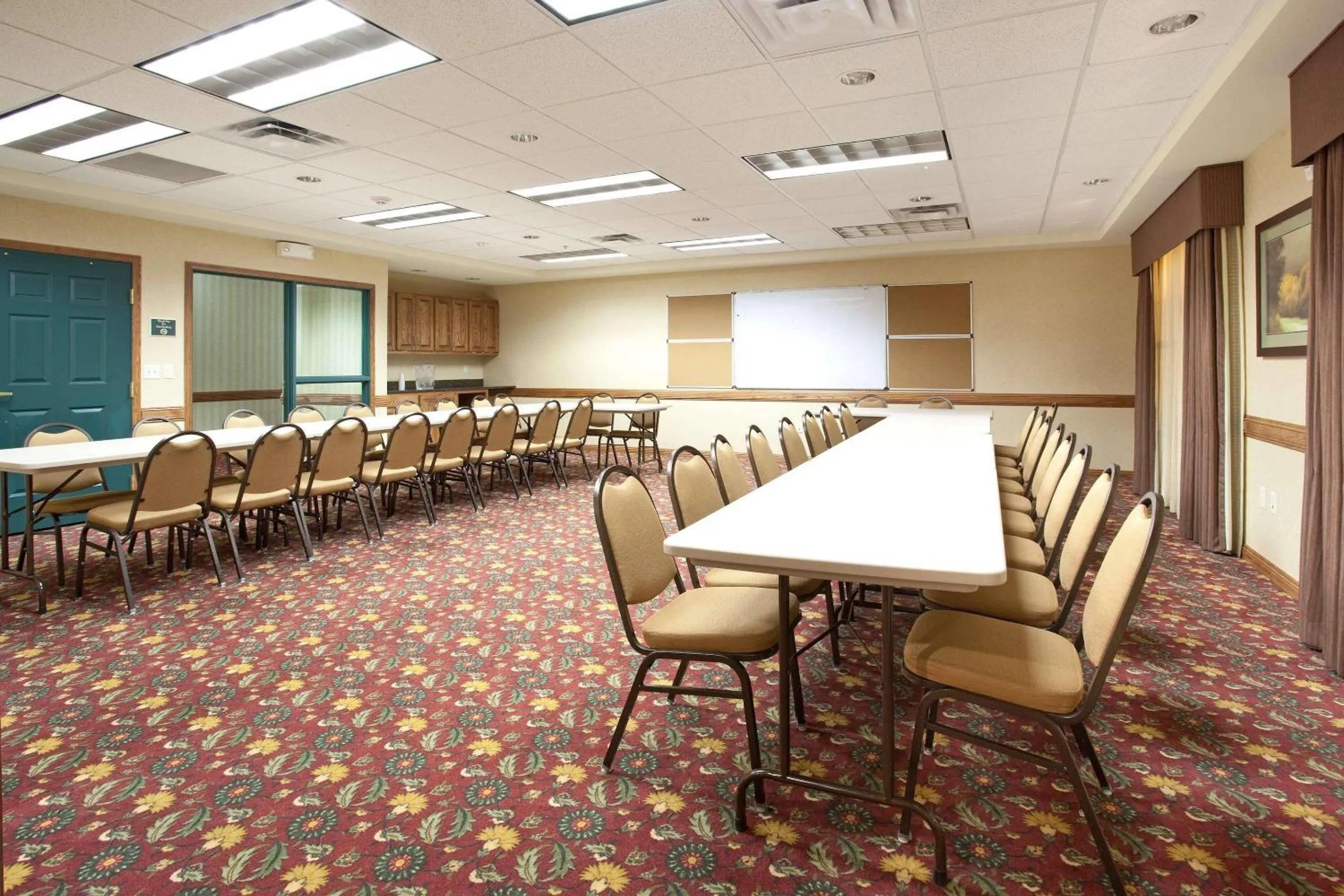 Meeting/conference room in Country Inn & Suites by Radisson, Boise West - Meridian