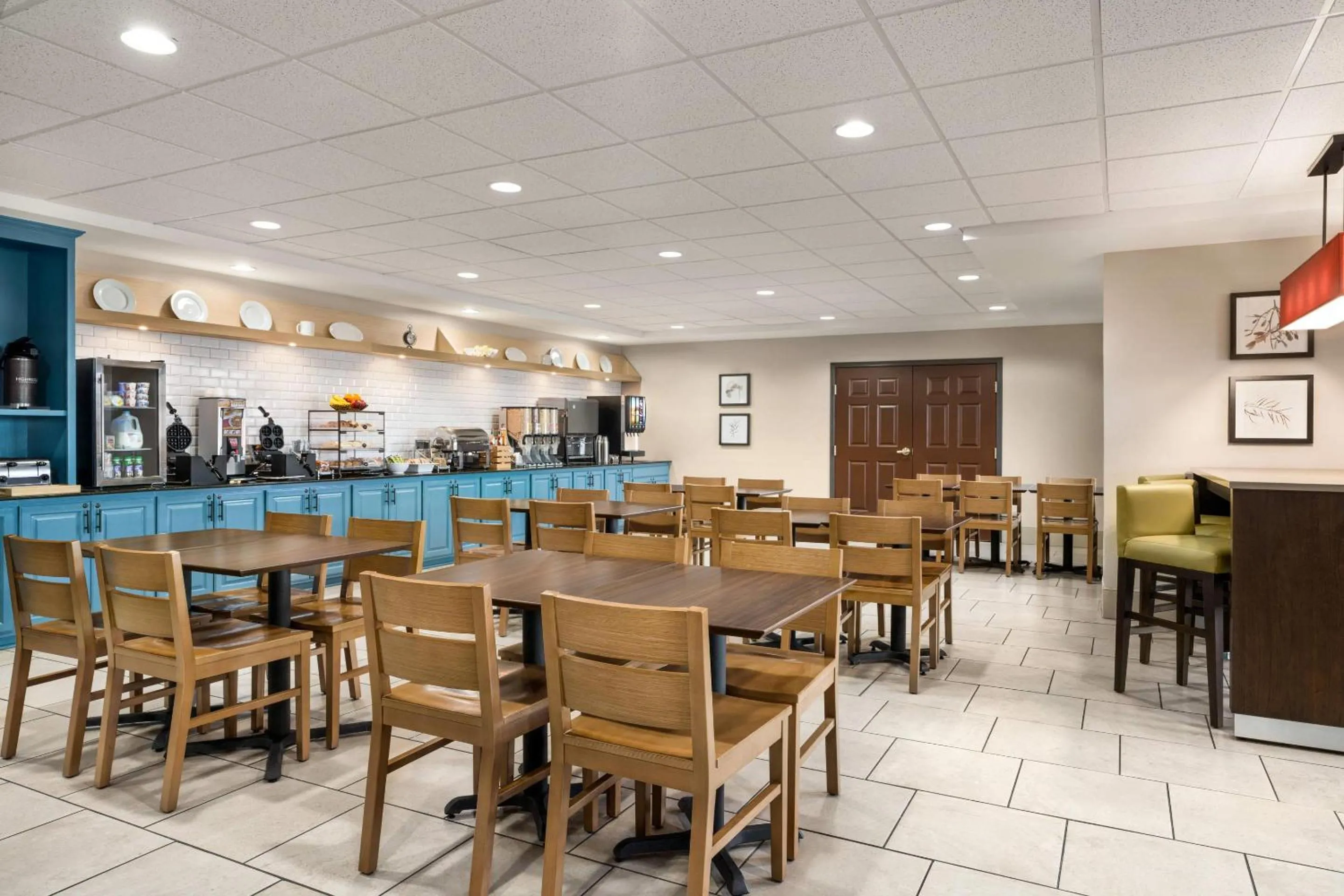 Breakfast in Country Inn & Suites by Radisson, Boise West - Meridian