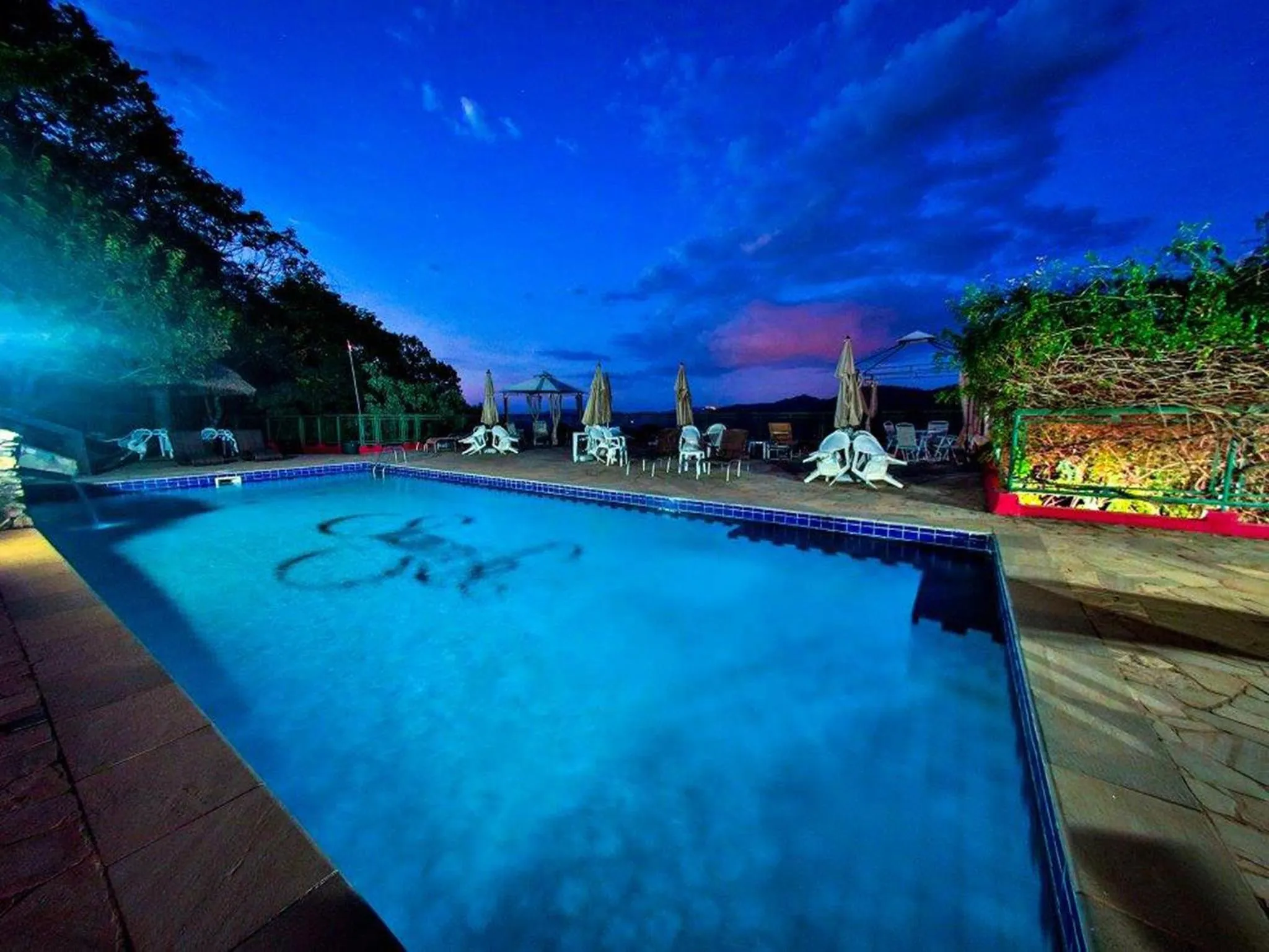 Swimming pool in Hotel Pousada Shangri-la