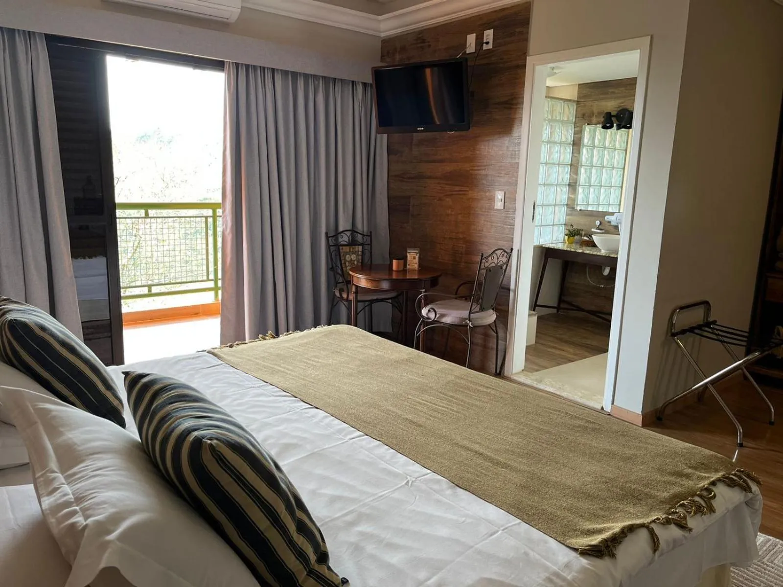 TV and multimedia, Bed in Hotel Pousada Shangri-la