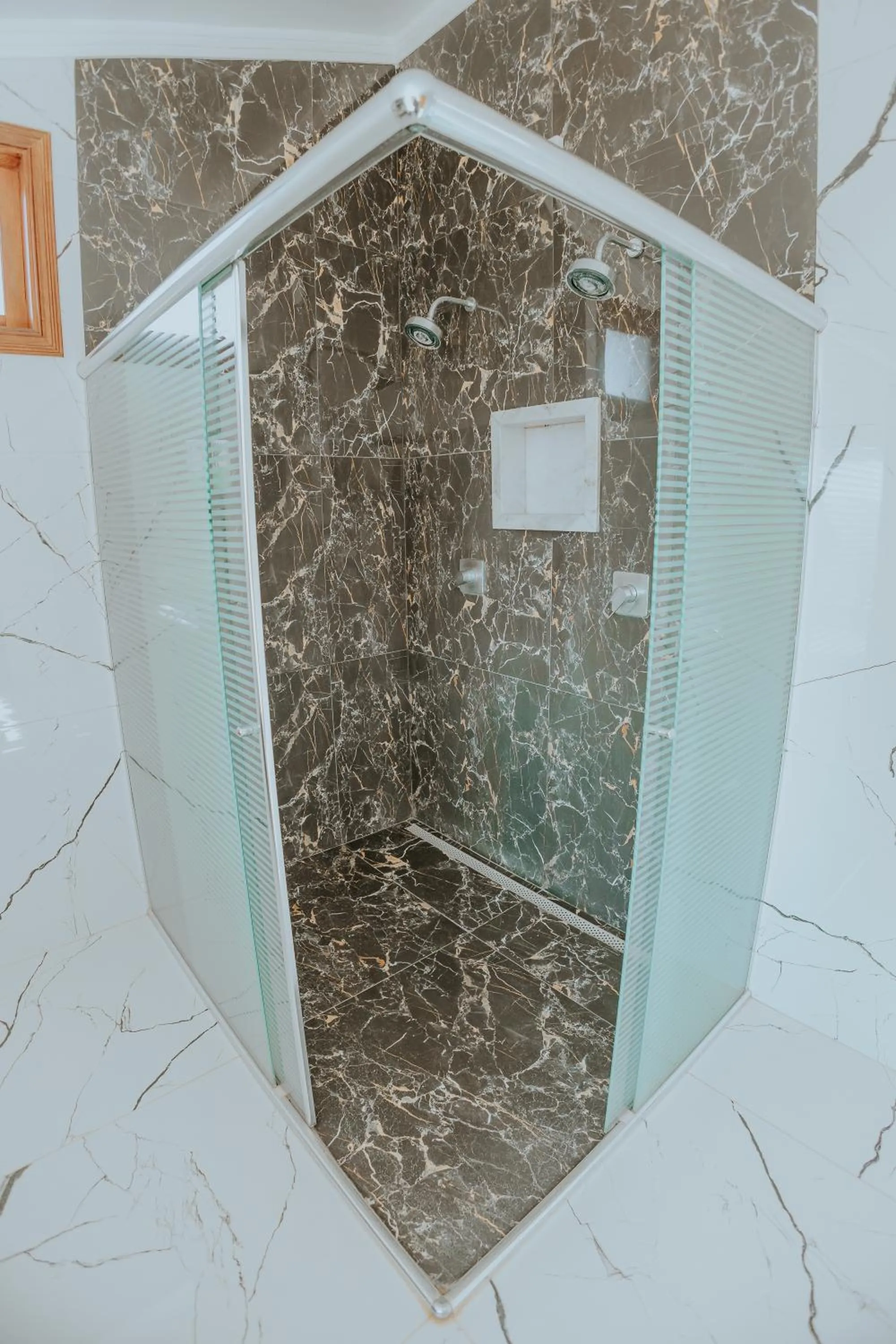 Shower in Hotel Pousada Shangri-la