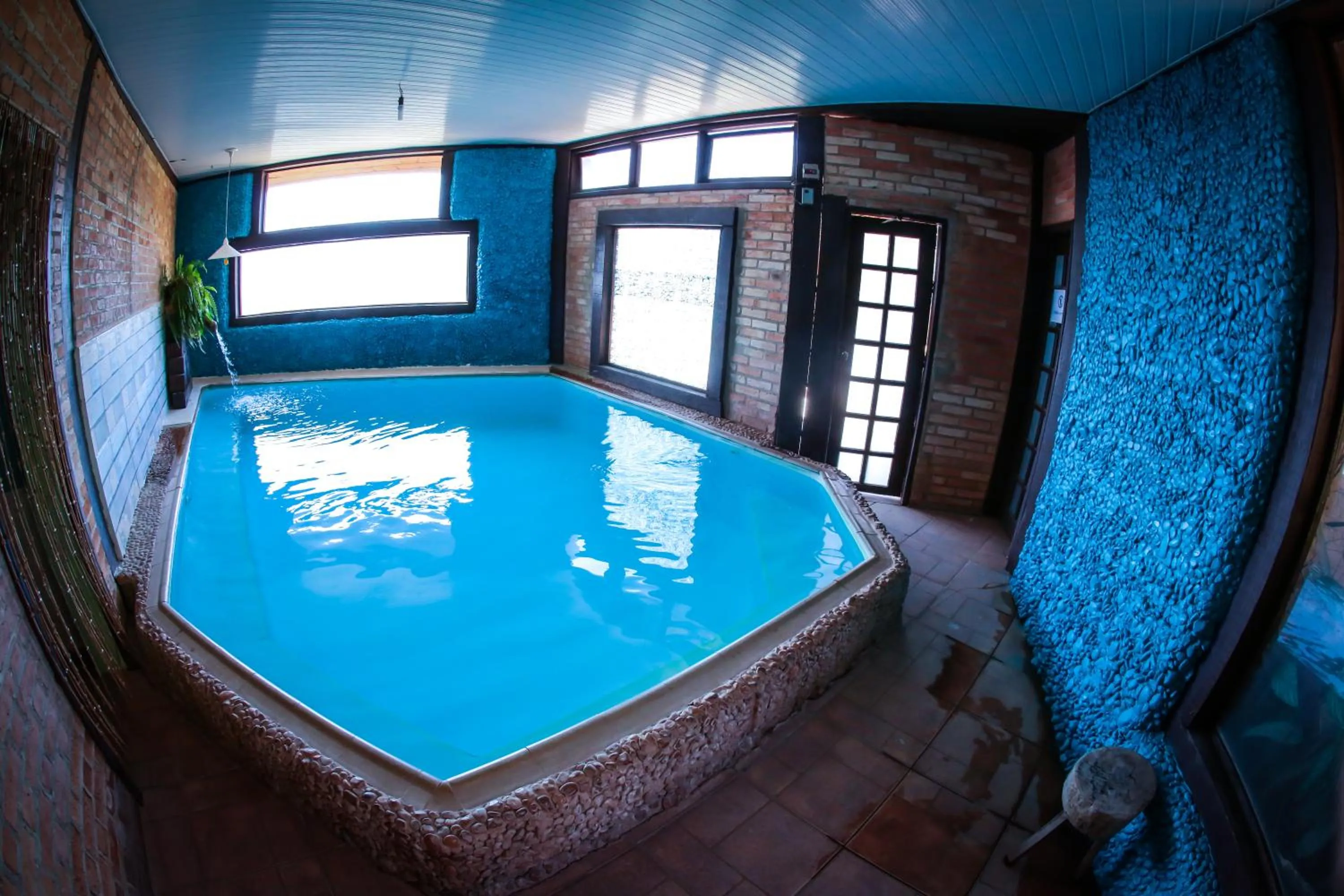 Swimming pool in Hotel Pousada Shangri-la