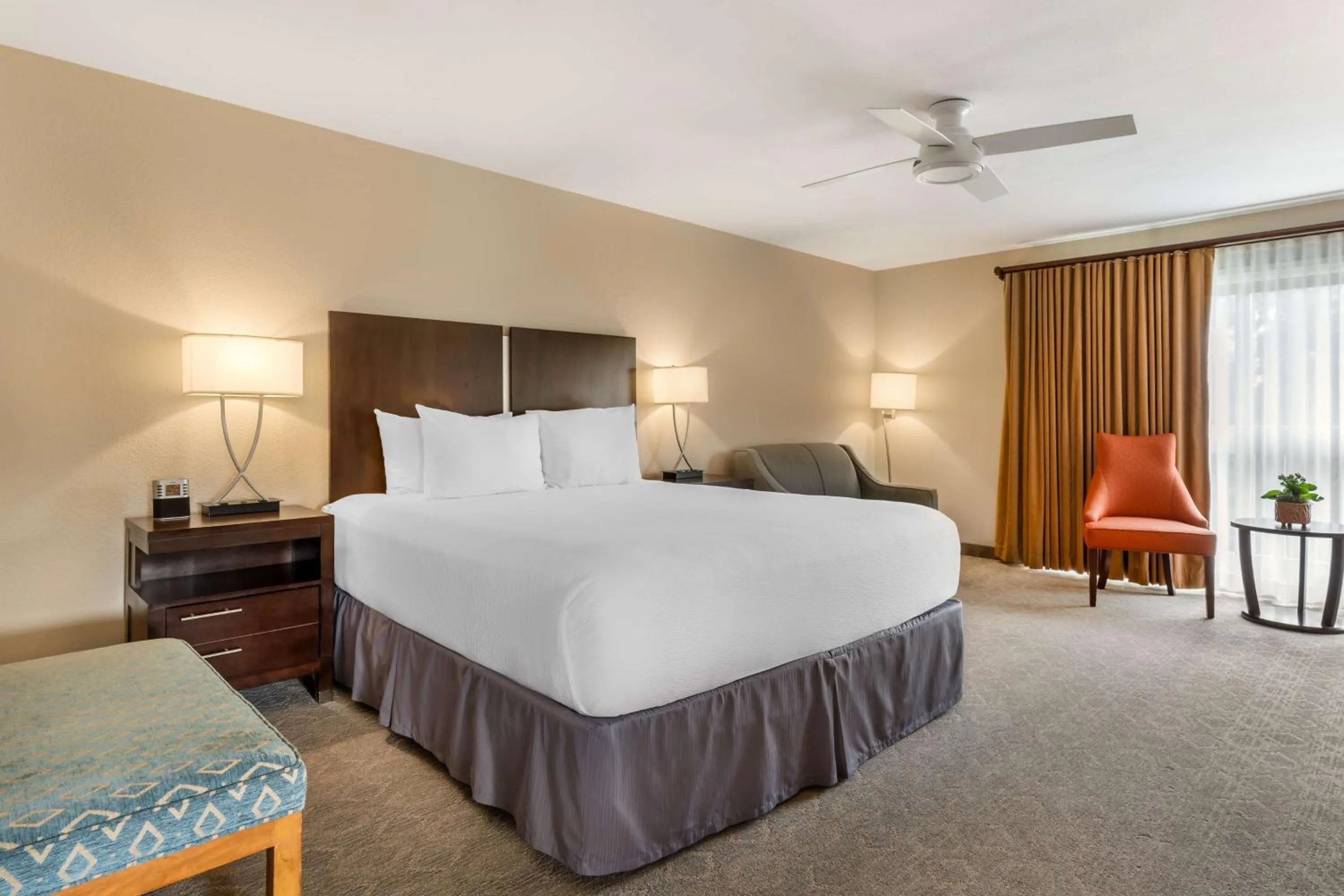 Bedroom, Bed in Best Western Plus Monterey Inn