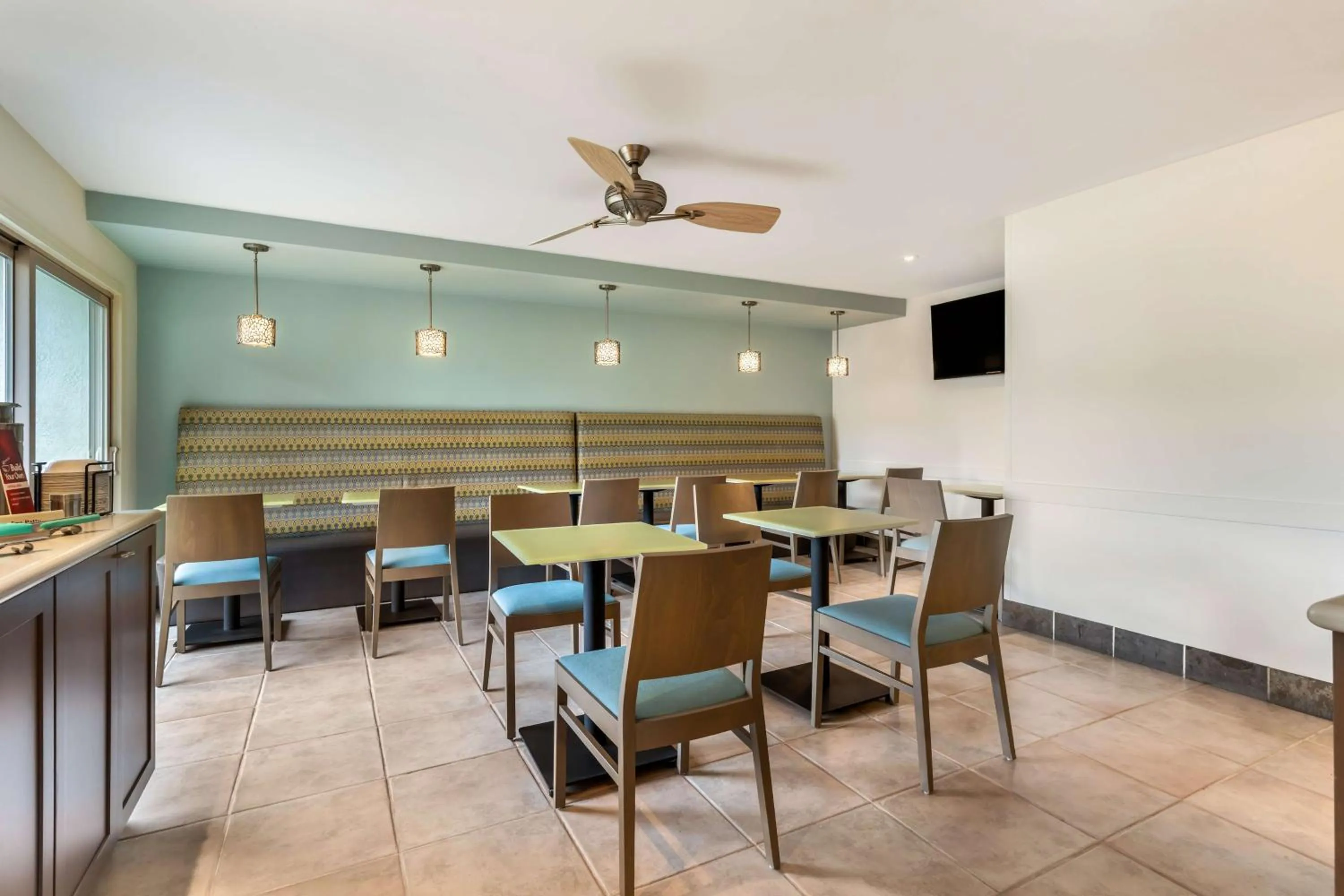 Breakfast in Best Western Plus Monterey Inn