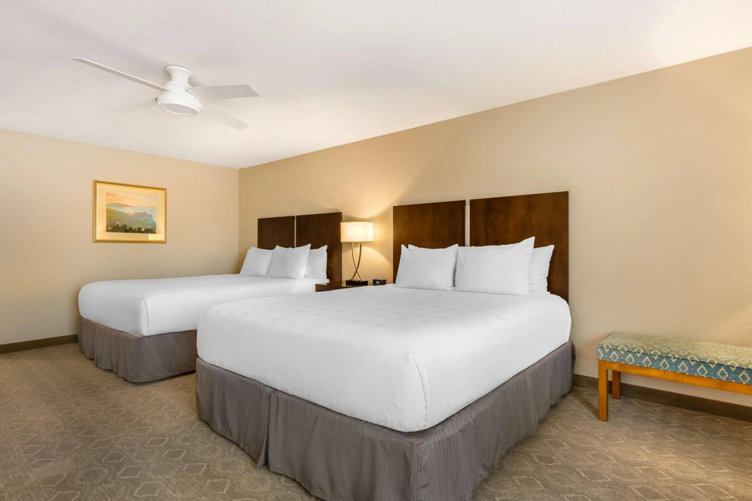 Bedroom, Bed in Best Western Plus Monterey Inn