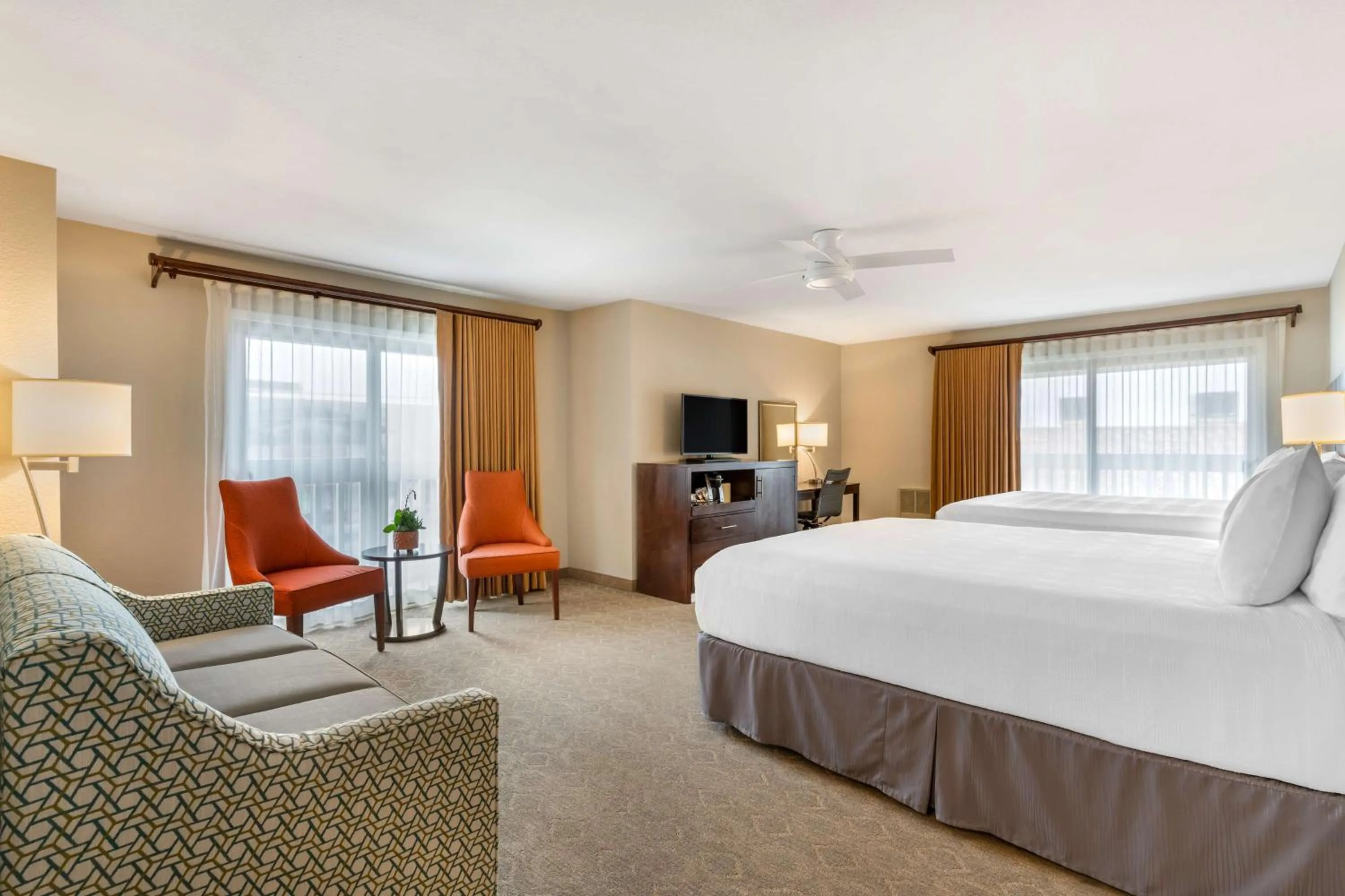 Bedroom, Bed in Best Western Plus Monterey Inn