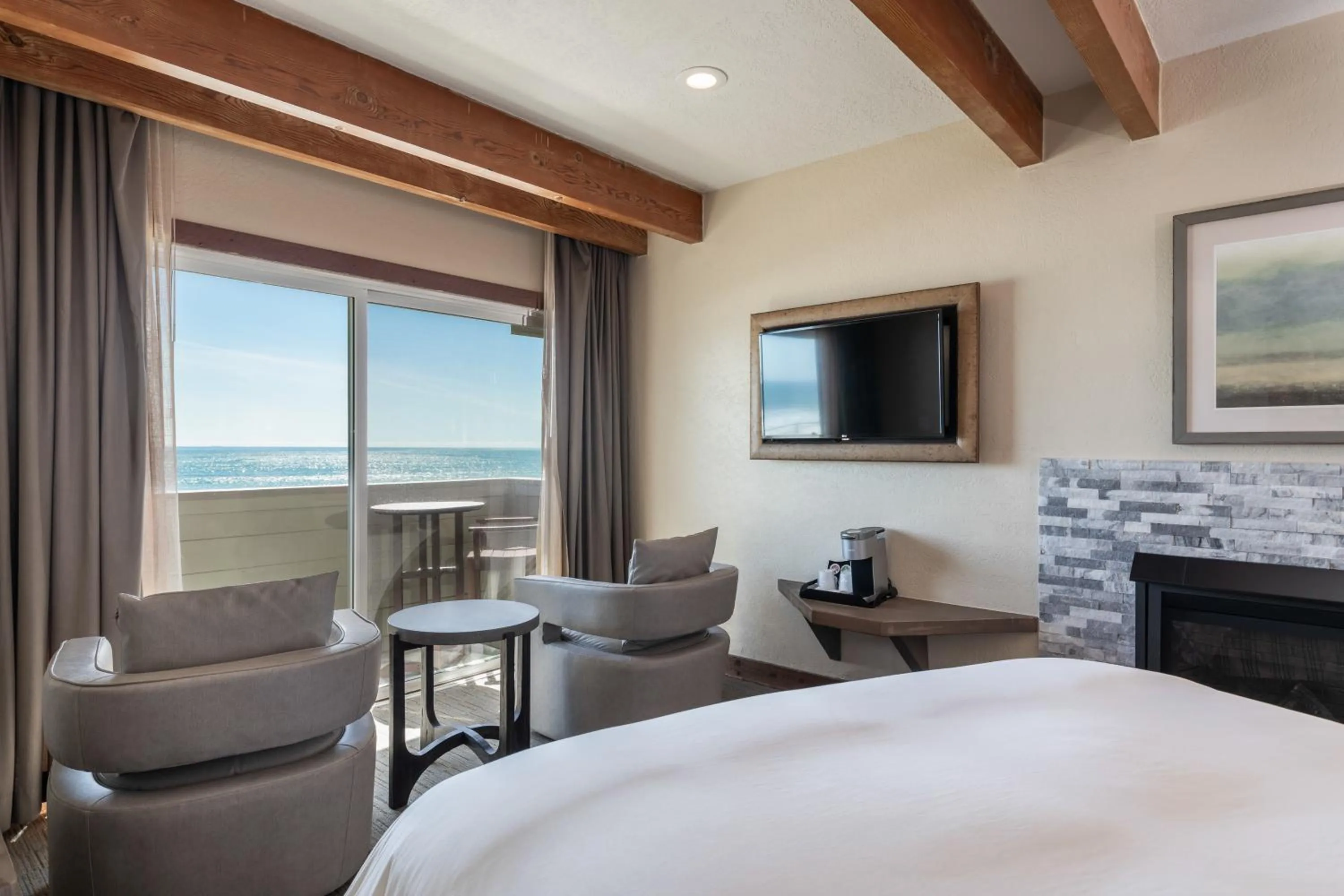 Bed in Cypress Inn on Miramar Beach