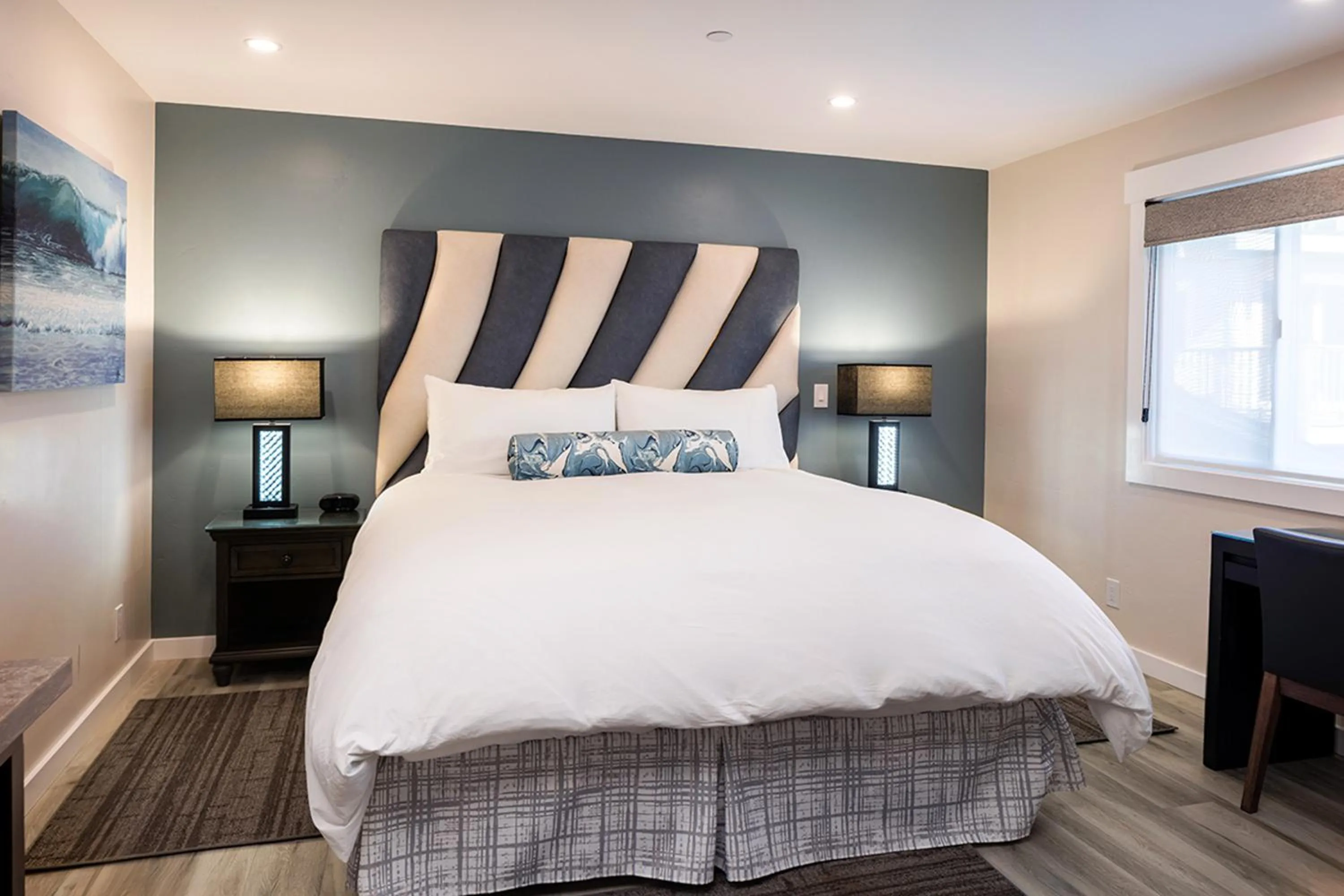 Bed in Cypress Inn on Miramar Beach