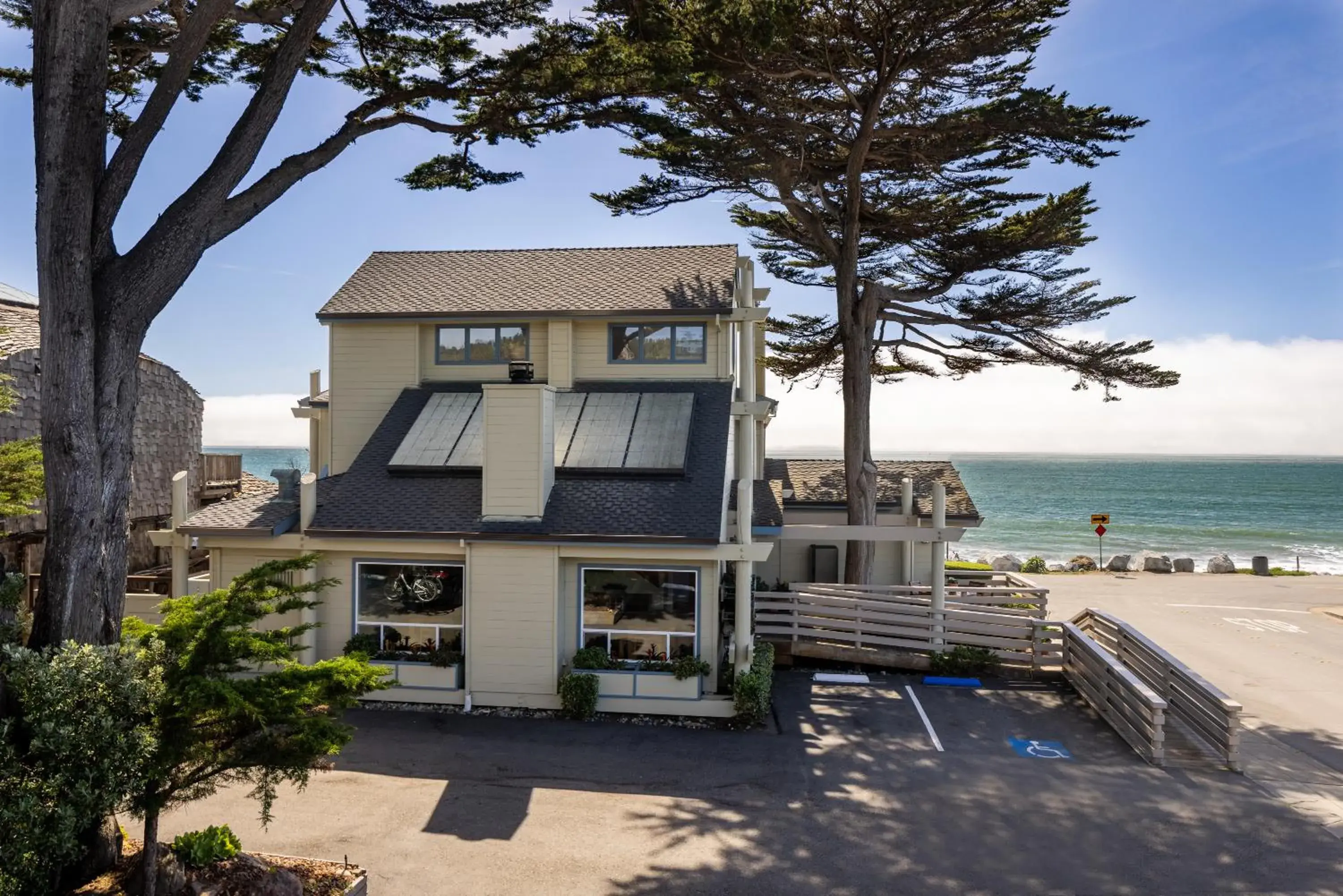 Executive King Room in Cypress Inn on Miramar Beach Executive King Room in Cypress Inn on Miramar Beach