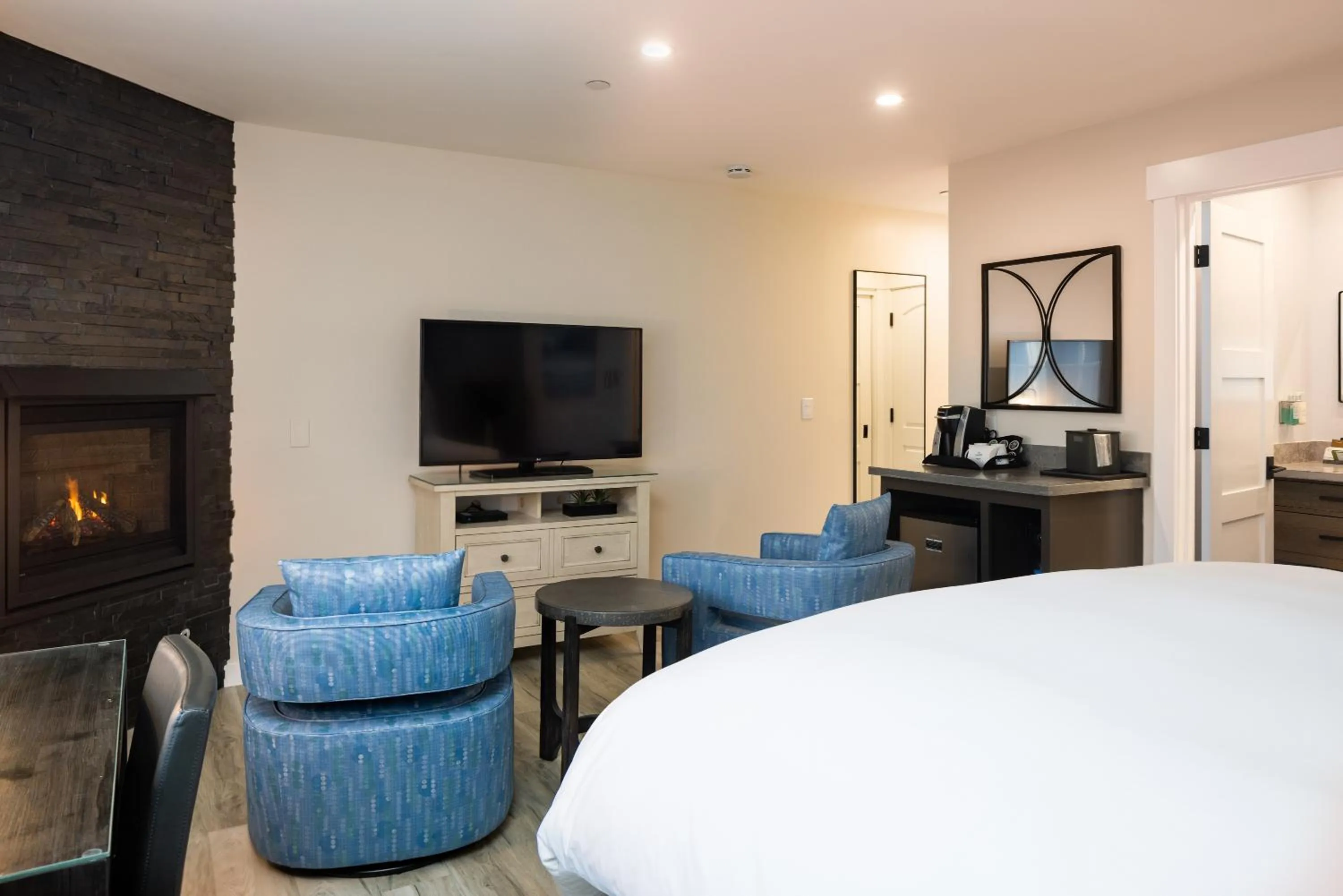 Bed in Cypress Inn on Miramar Beach